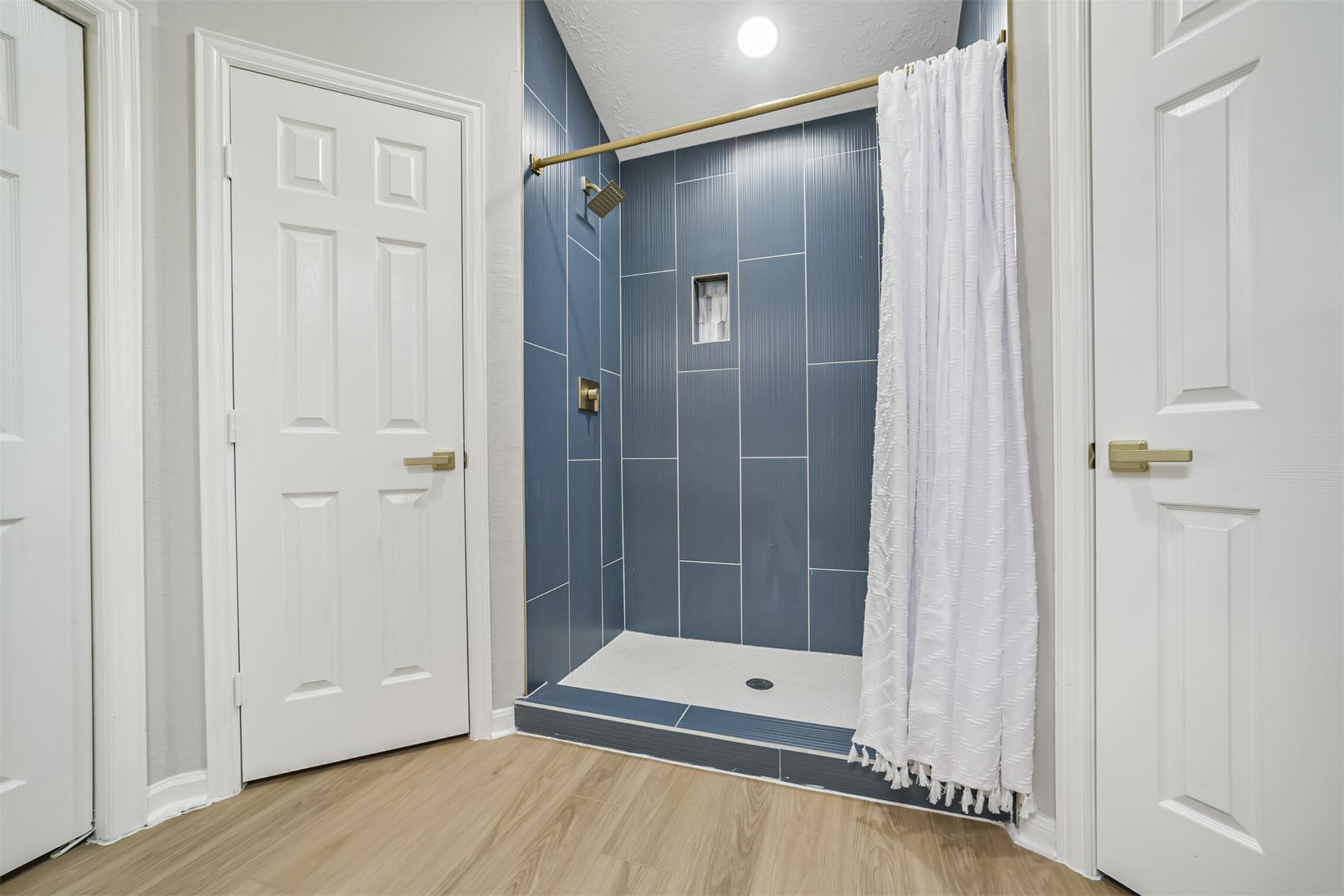 10826 Thorncliff Drive