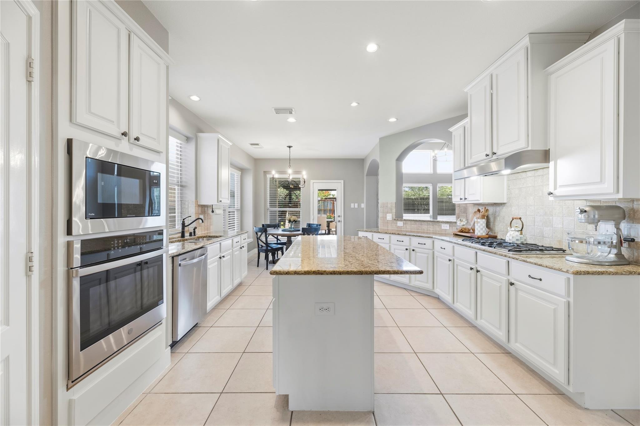 8911 Helena Bend