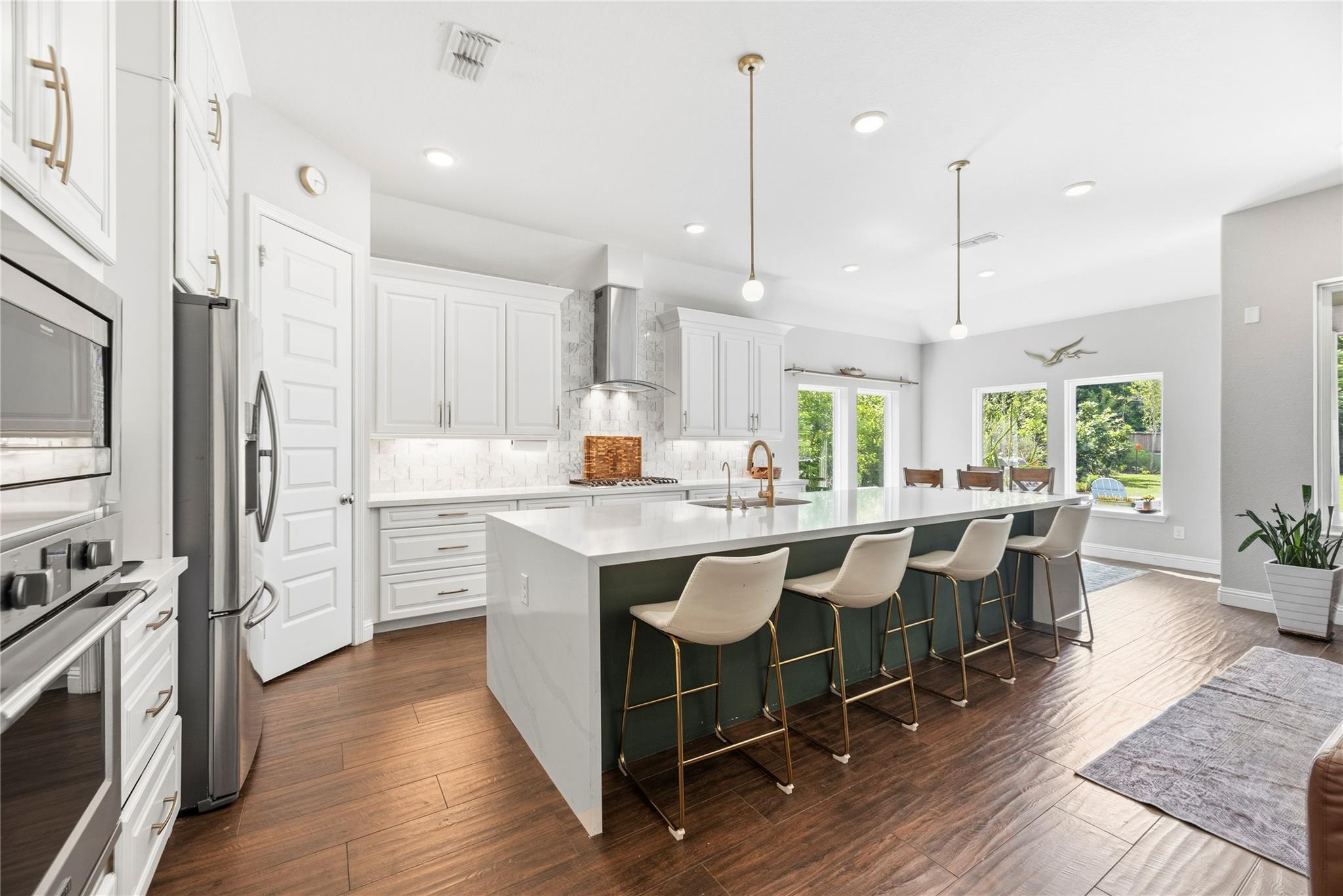10810 Campbell Point
