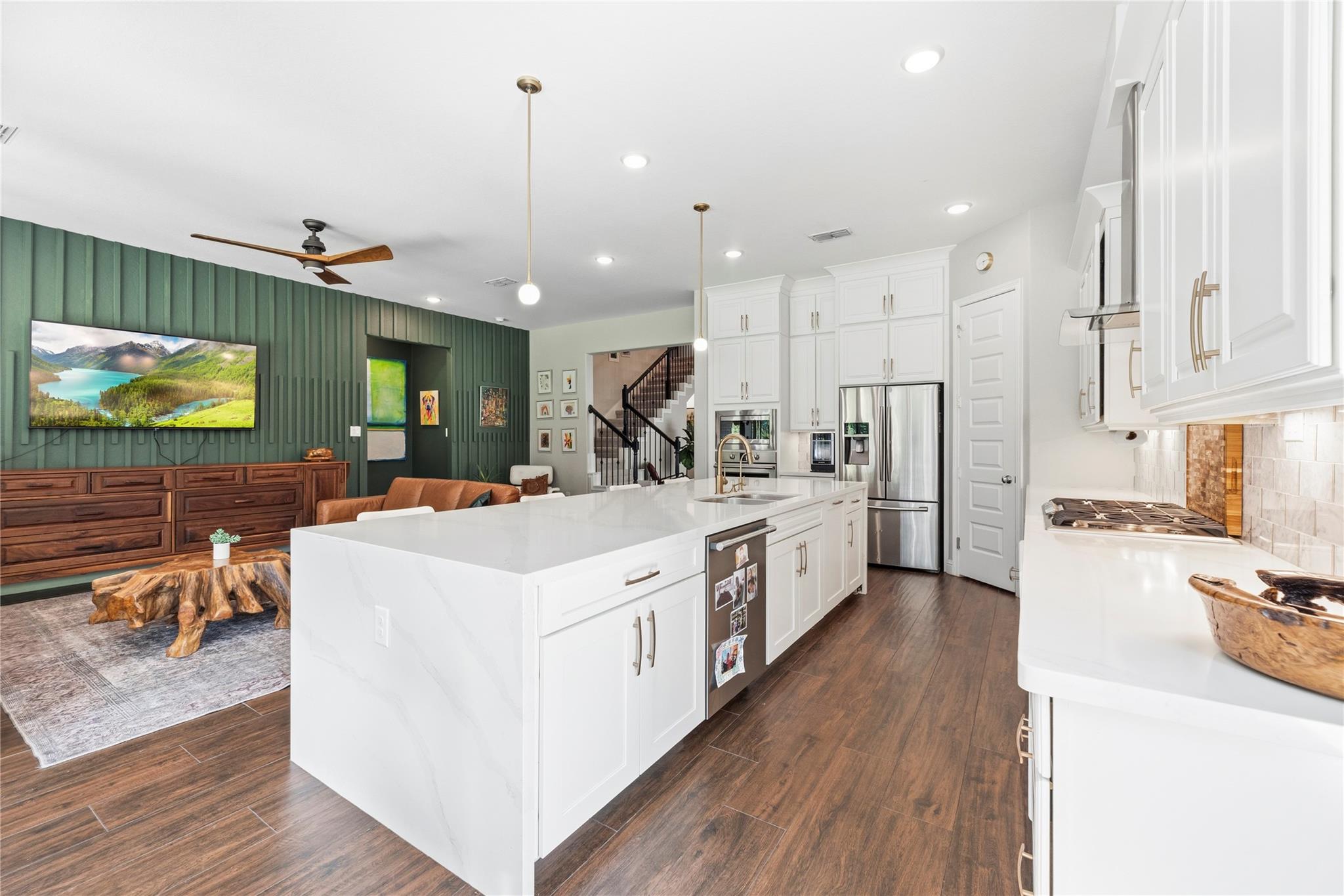 10810 Campbell Point