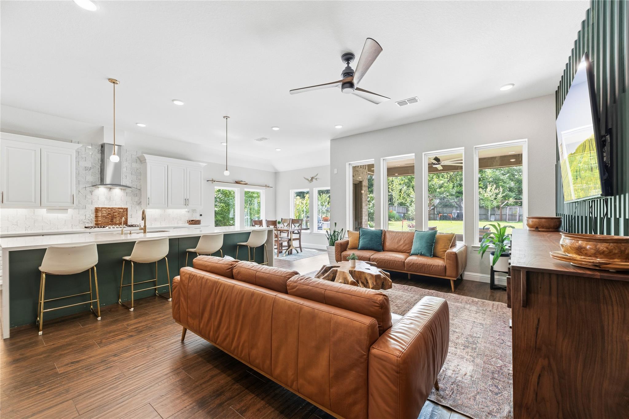 10810 Campbell Point