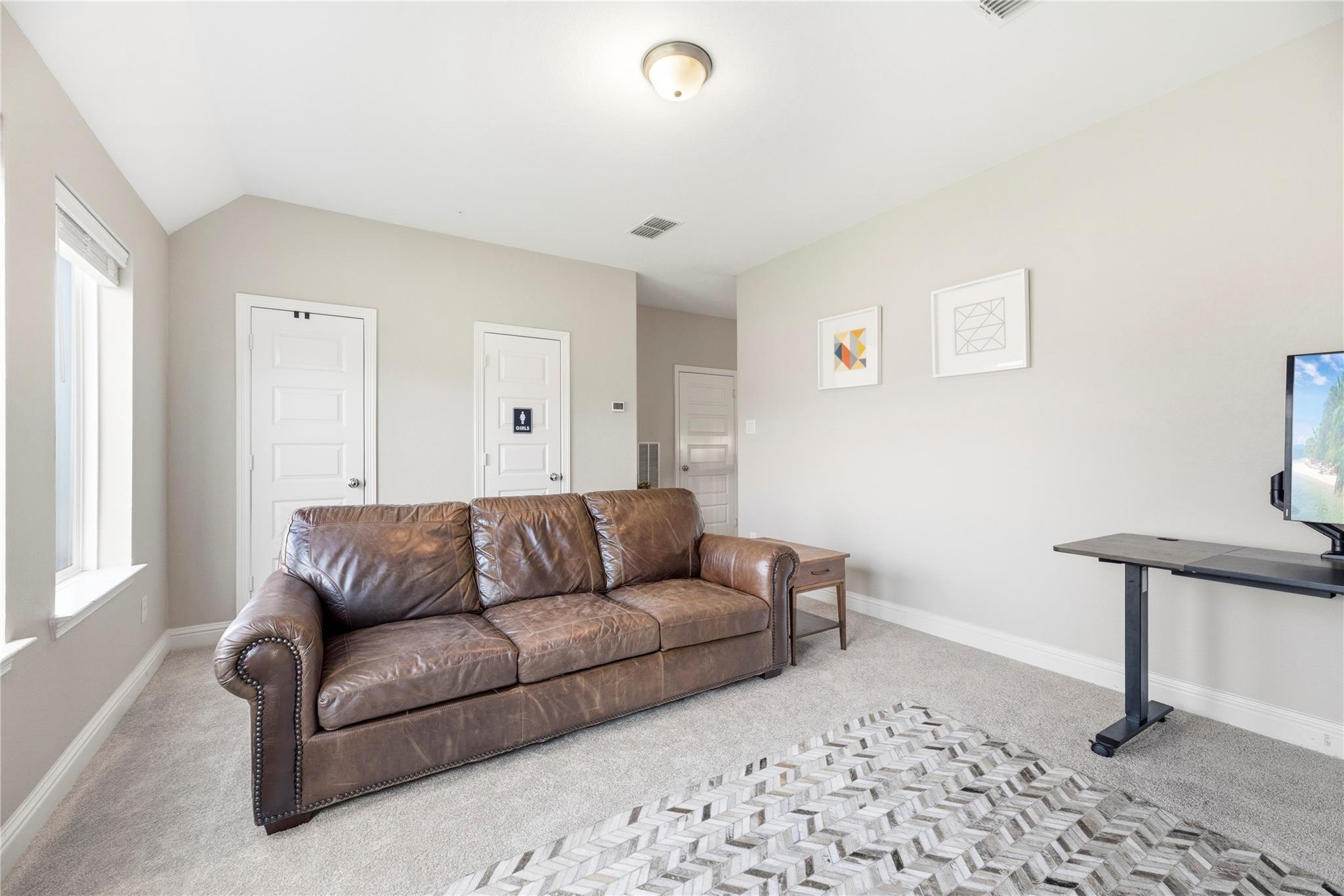 10810 Campbell Point