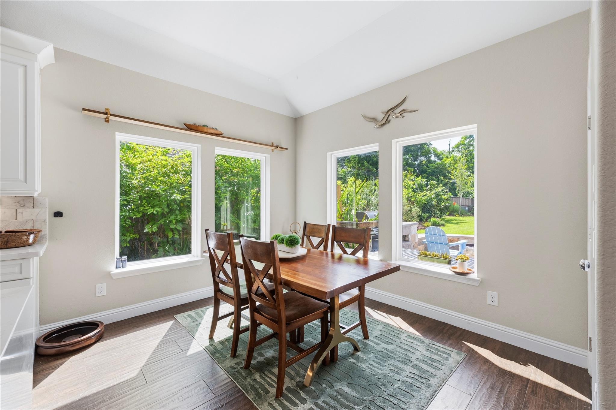 10810 Campbell Point