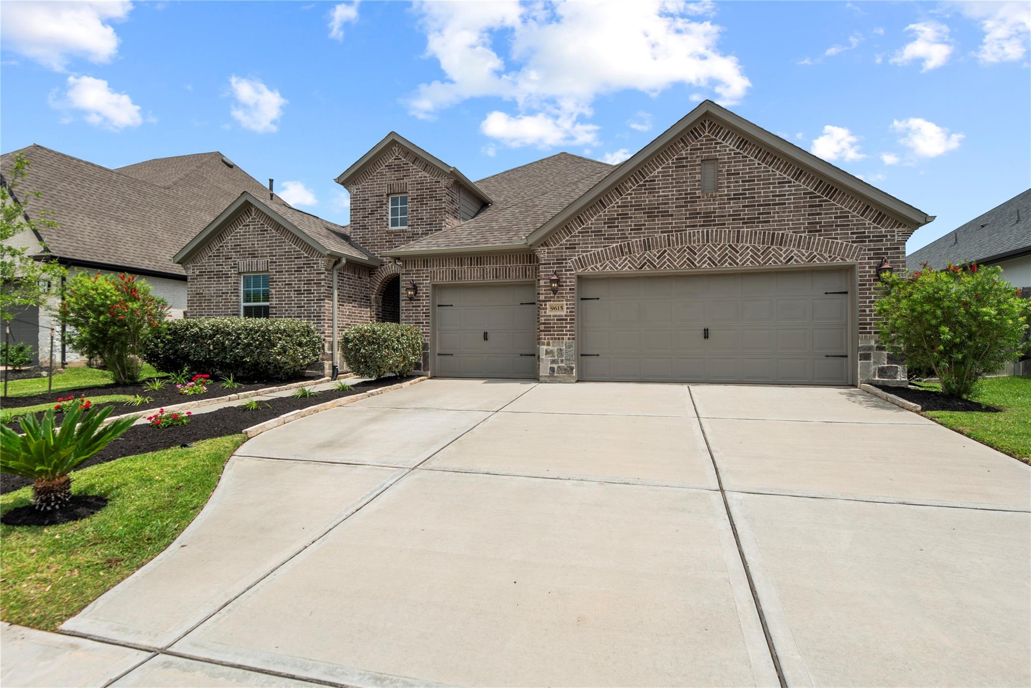 9615 Hunters Run Drive