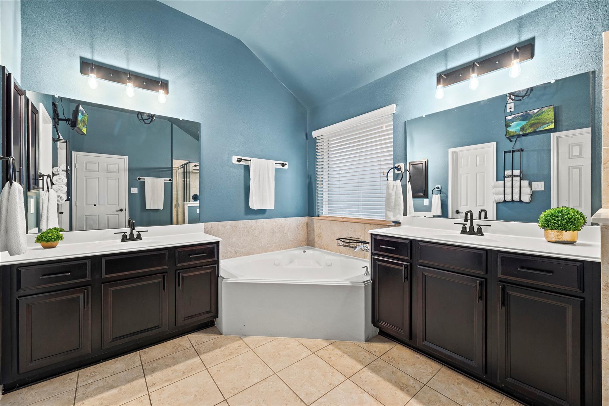 3106 London Lane