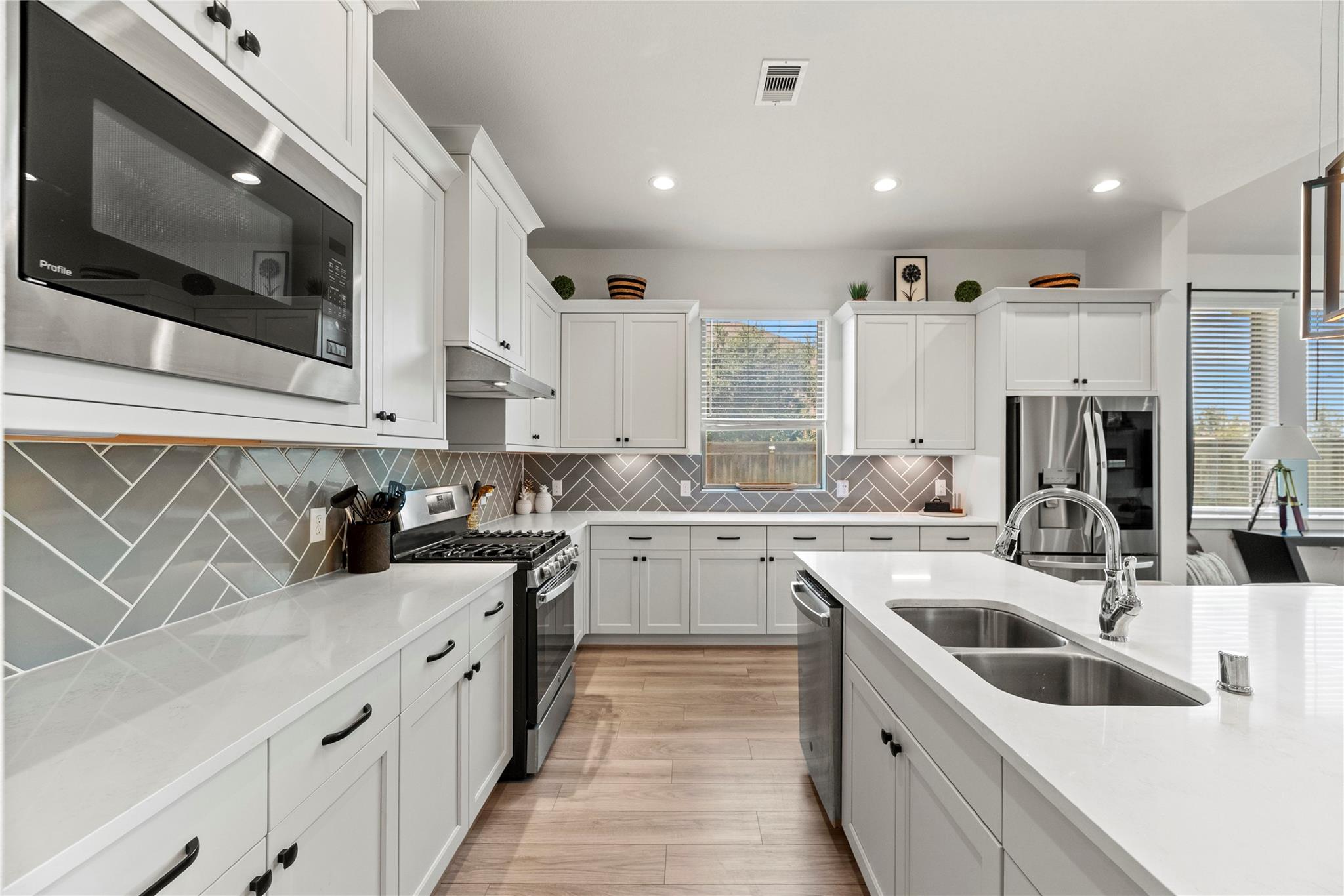 10534 Emory Park