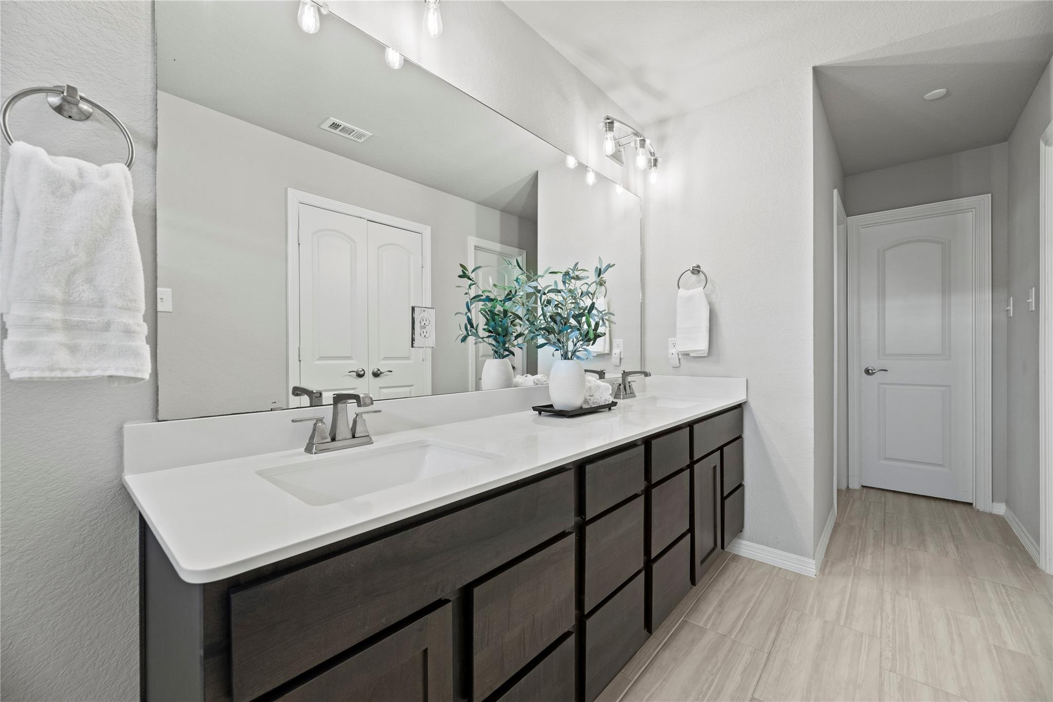 8001 Scanlan Trail