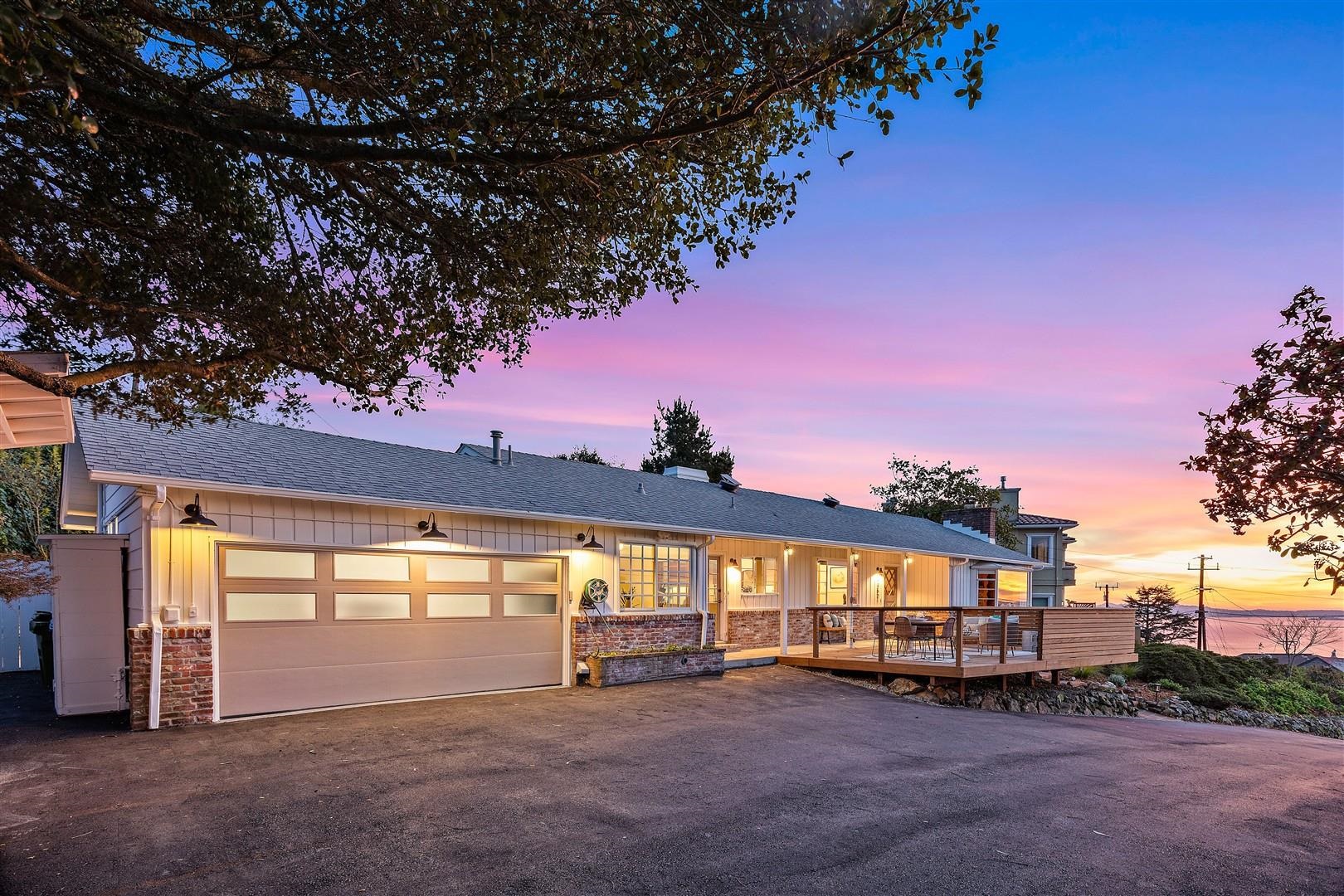 1352 Brewster Dr