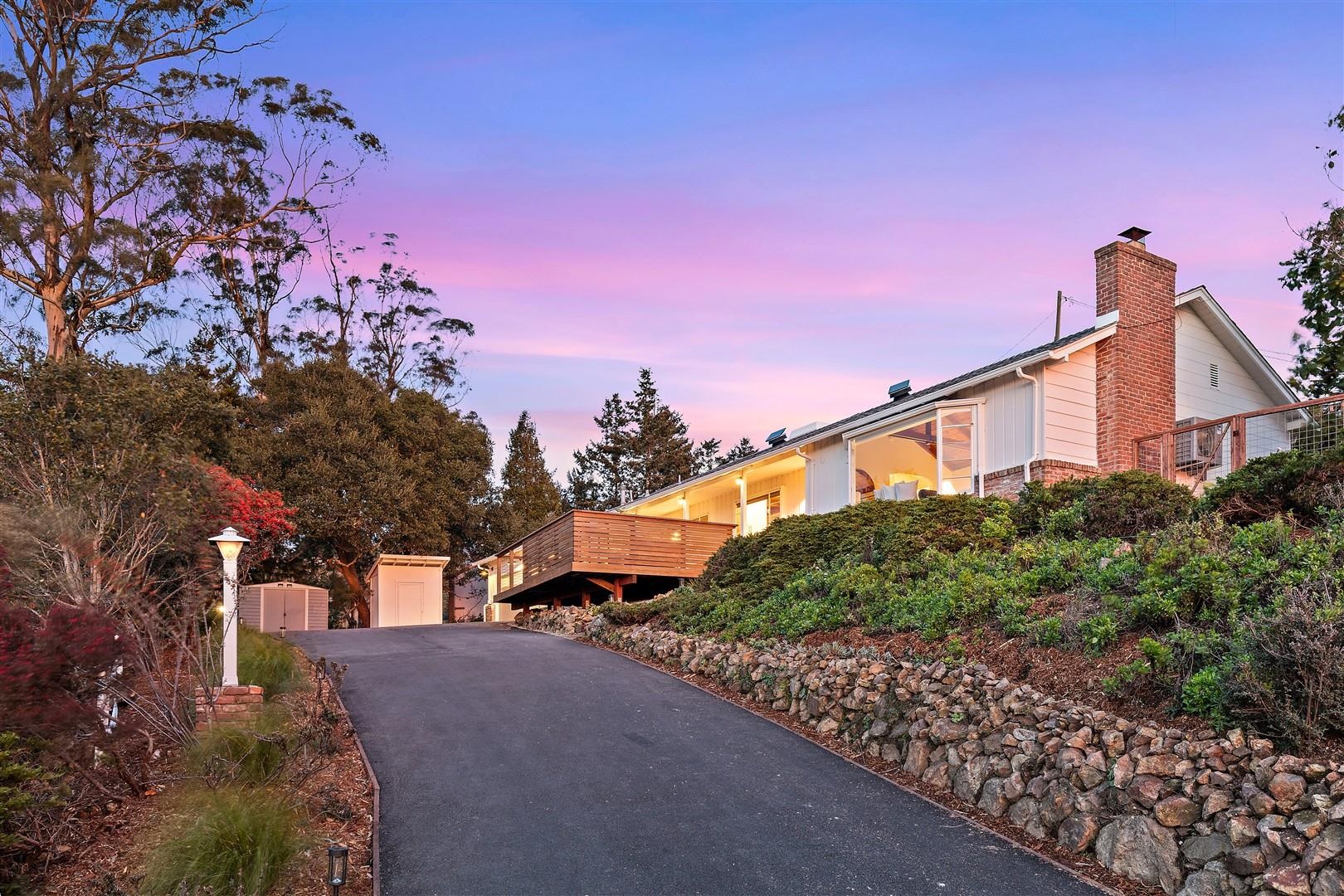 1352 Brewster Dr