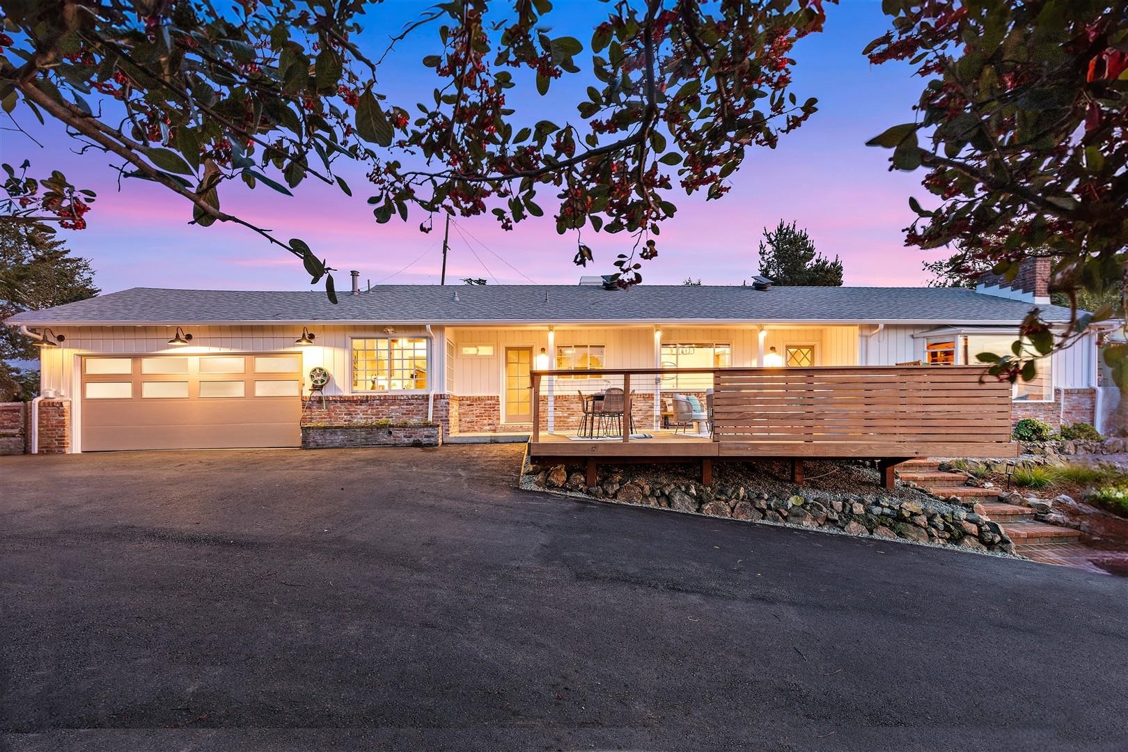 1352 Brewster Dr