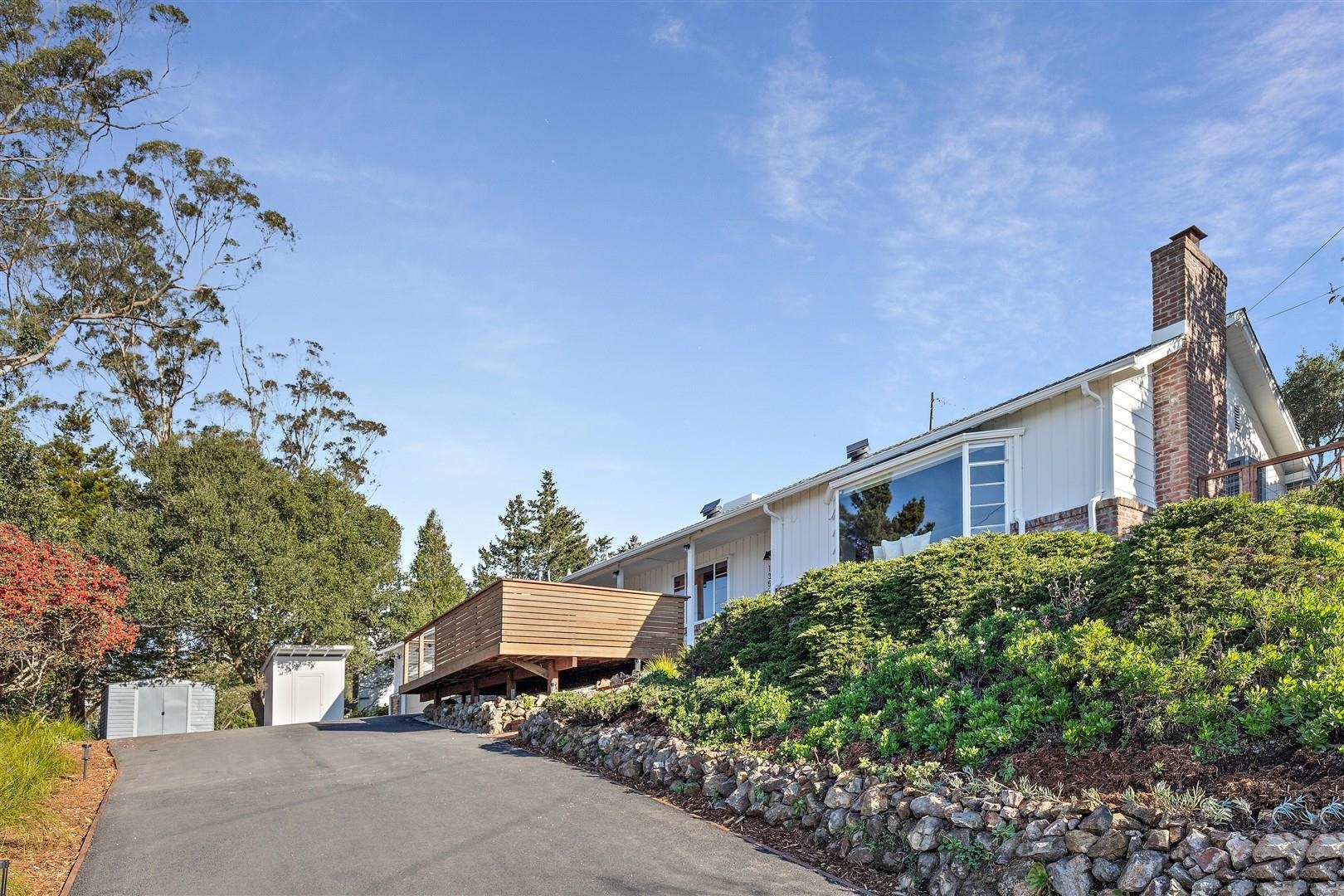 1352 Brewster Dr