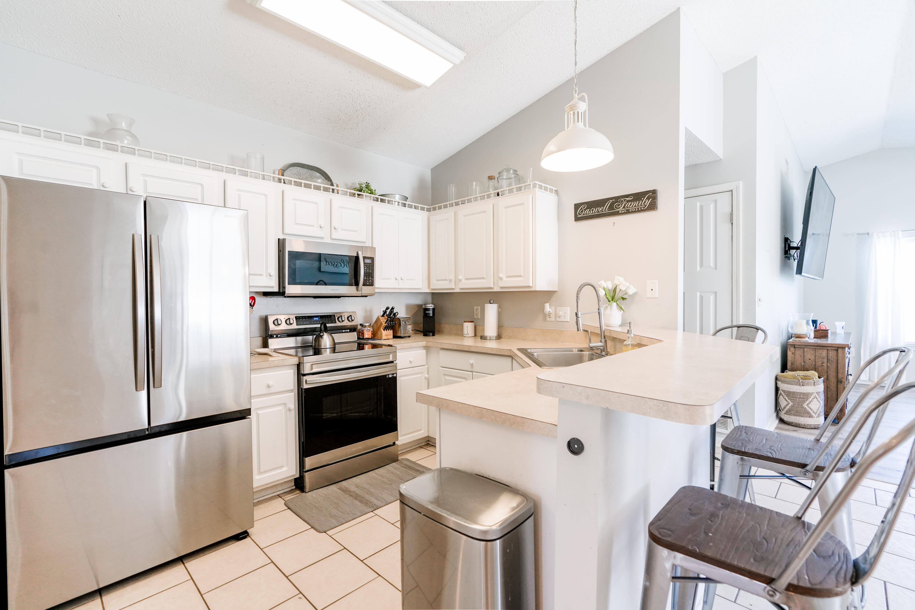 100 LEEWARD Drive