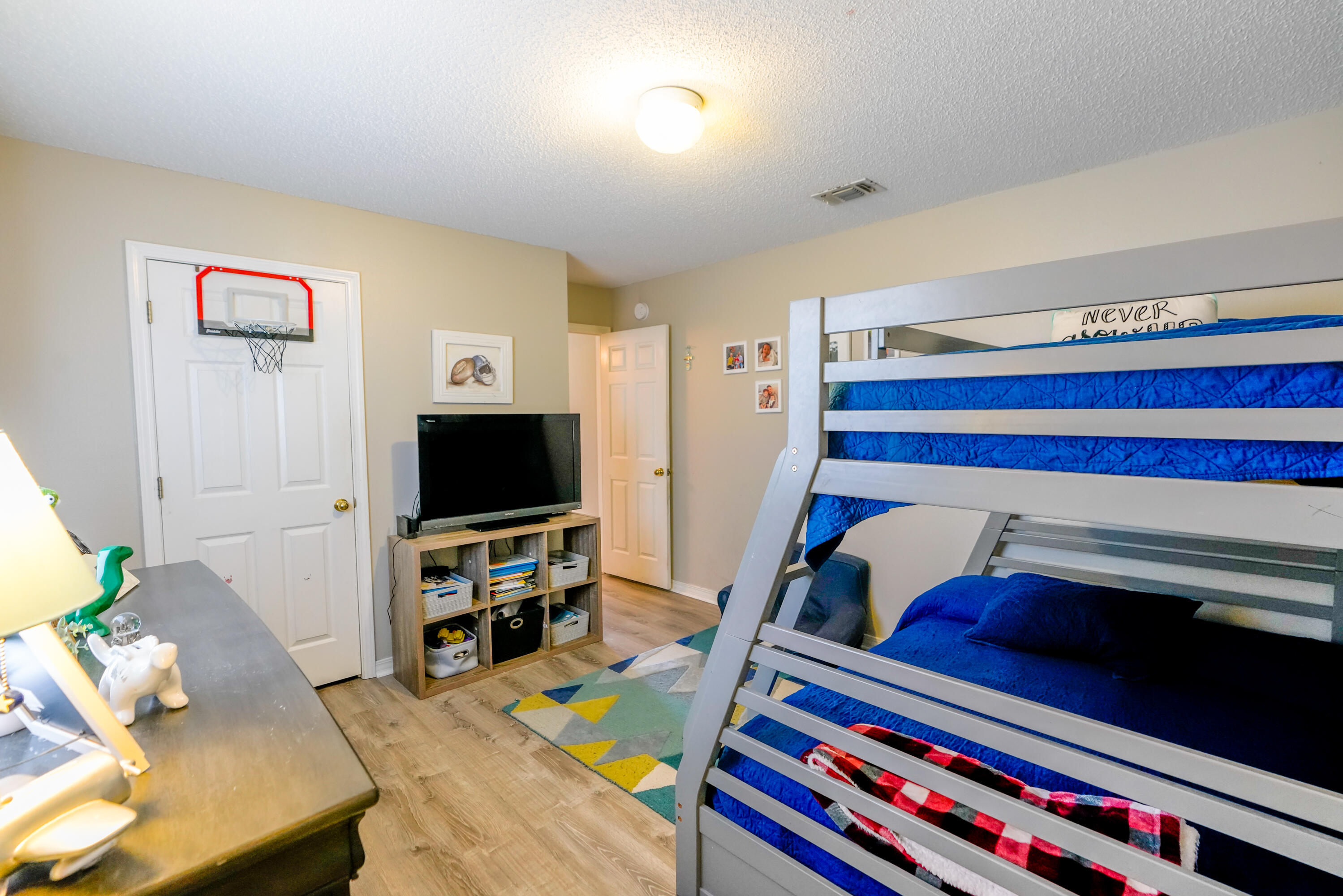 100 LEEWARD Drive
