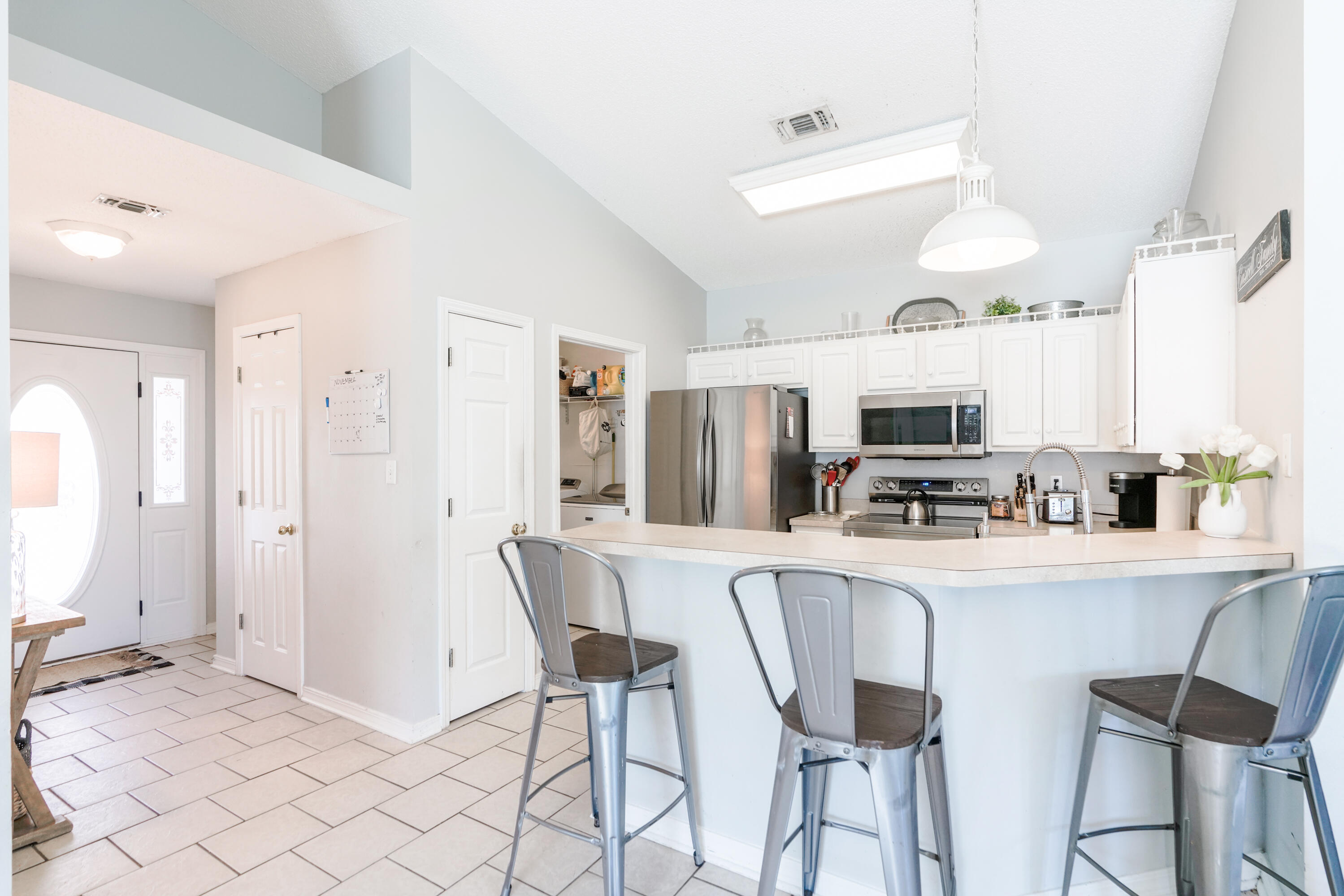 100 LEEWARD Drive