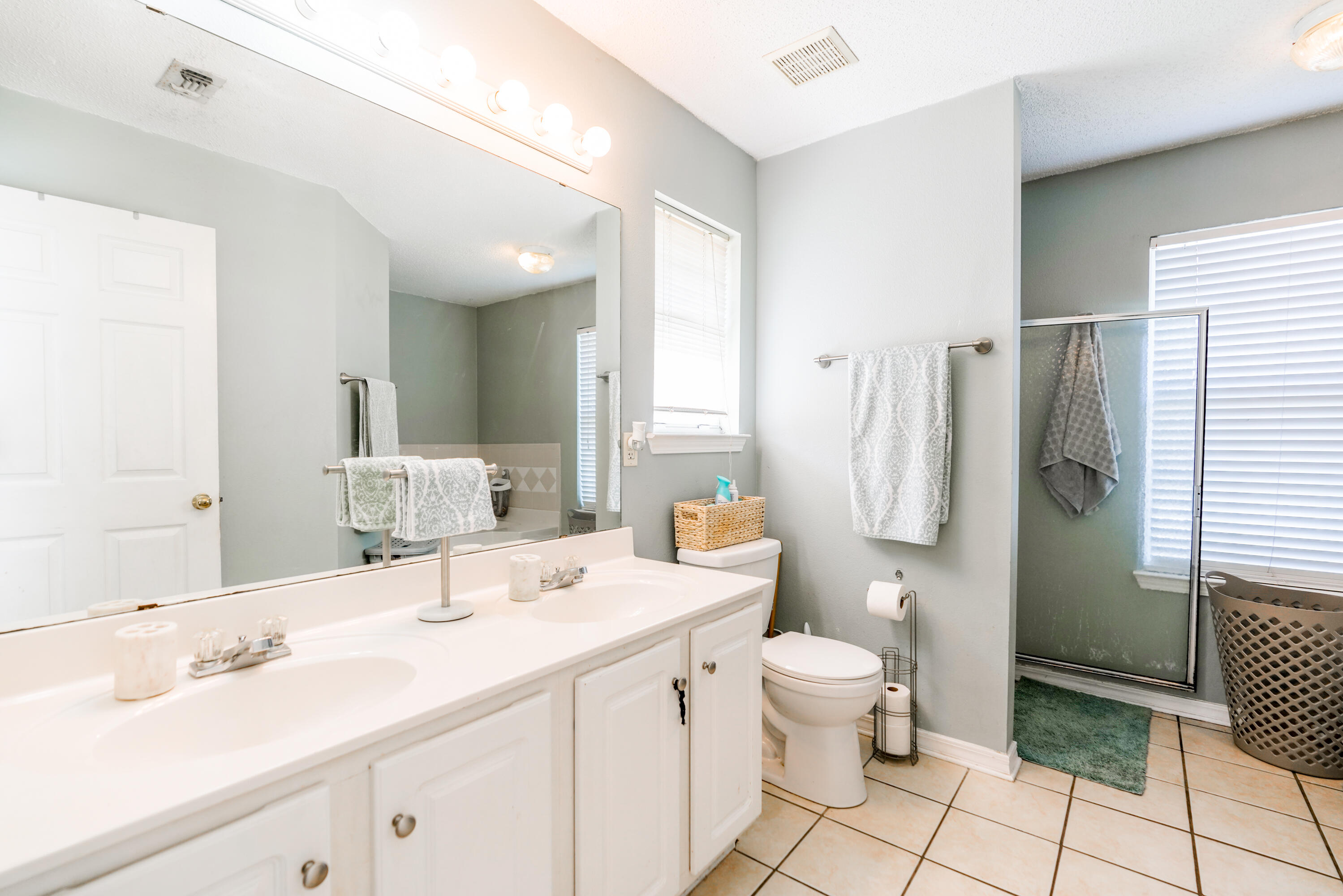 100 LEEWARD Drive