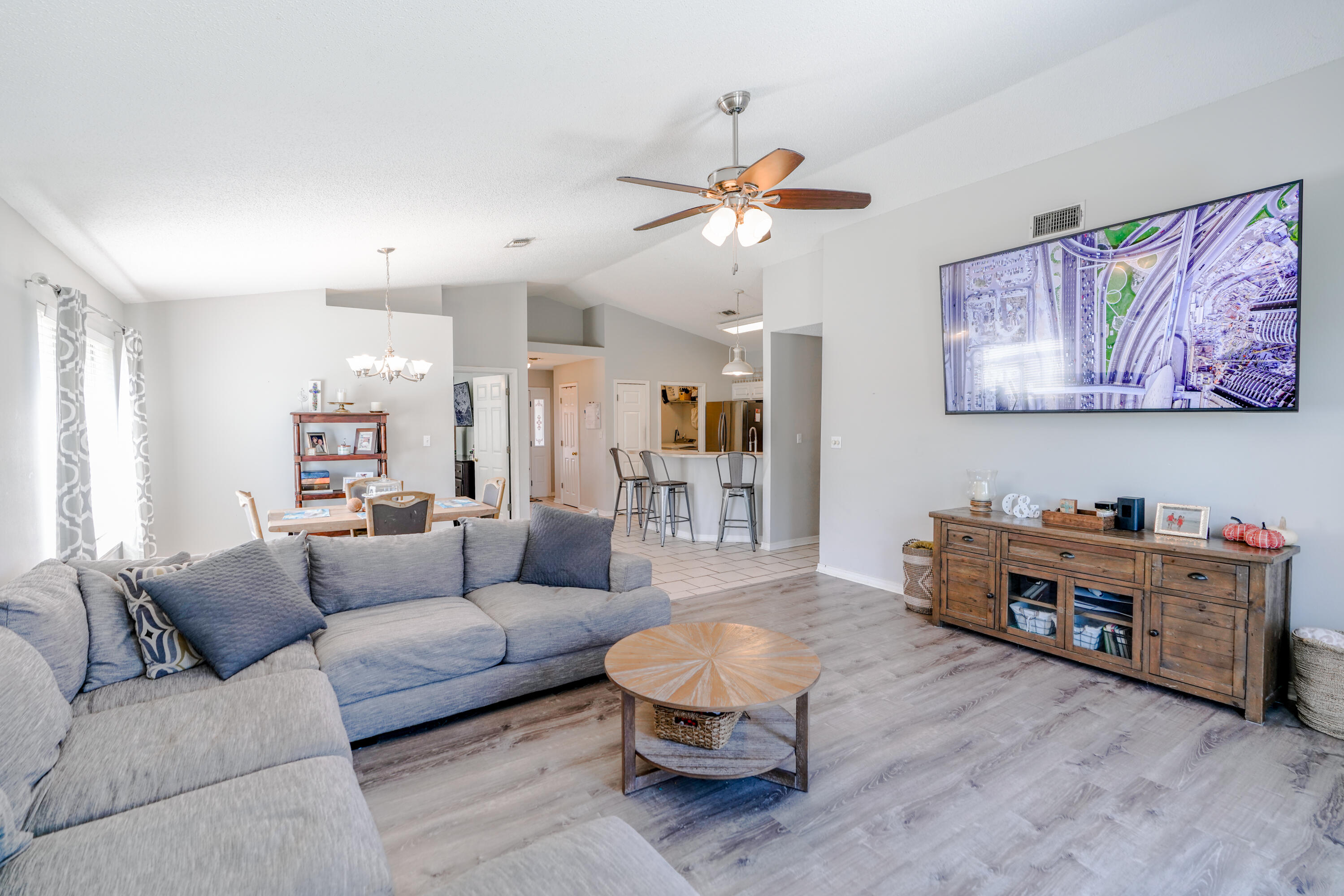 100 LEEWARD Drive