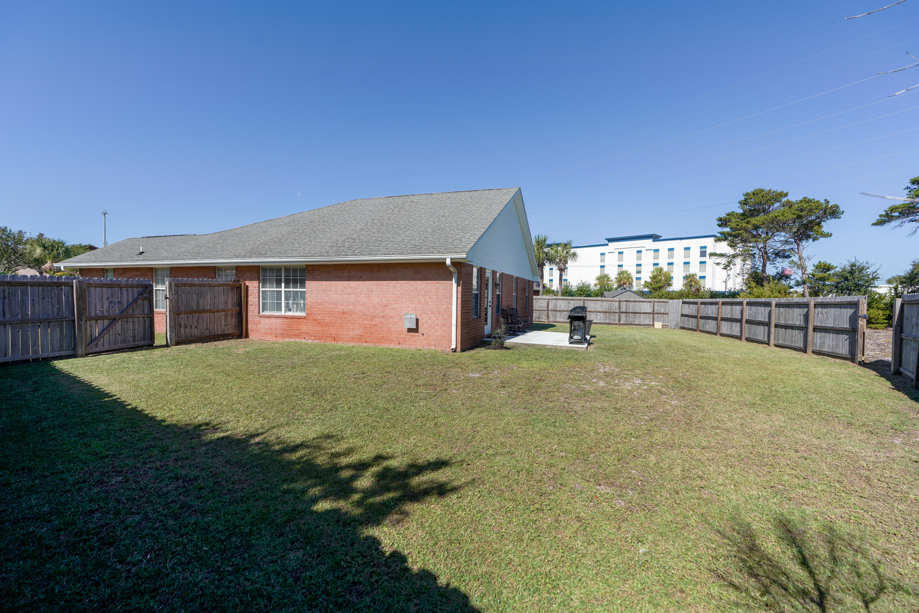 100 LEEWARD Drive