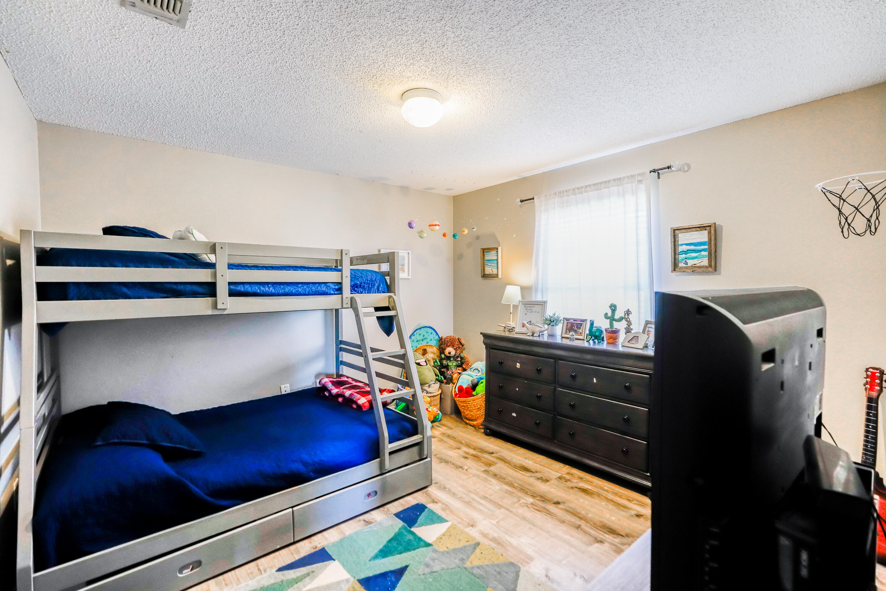 100 LEEWARD Drive