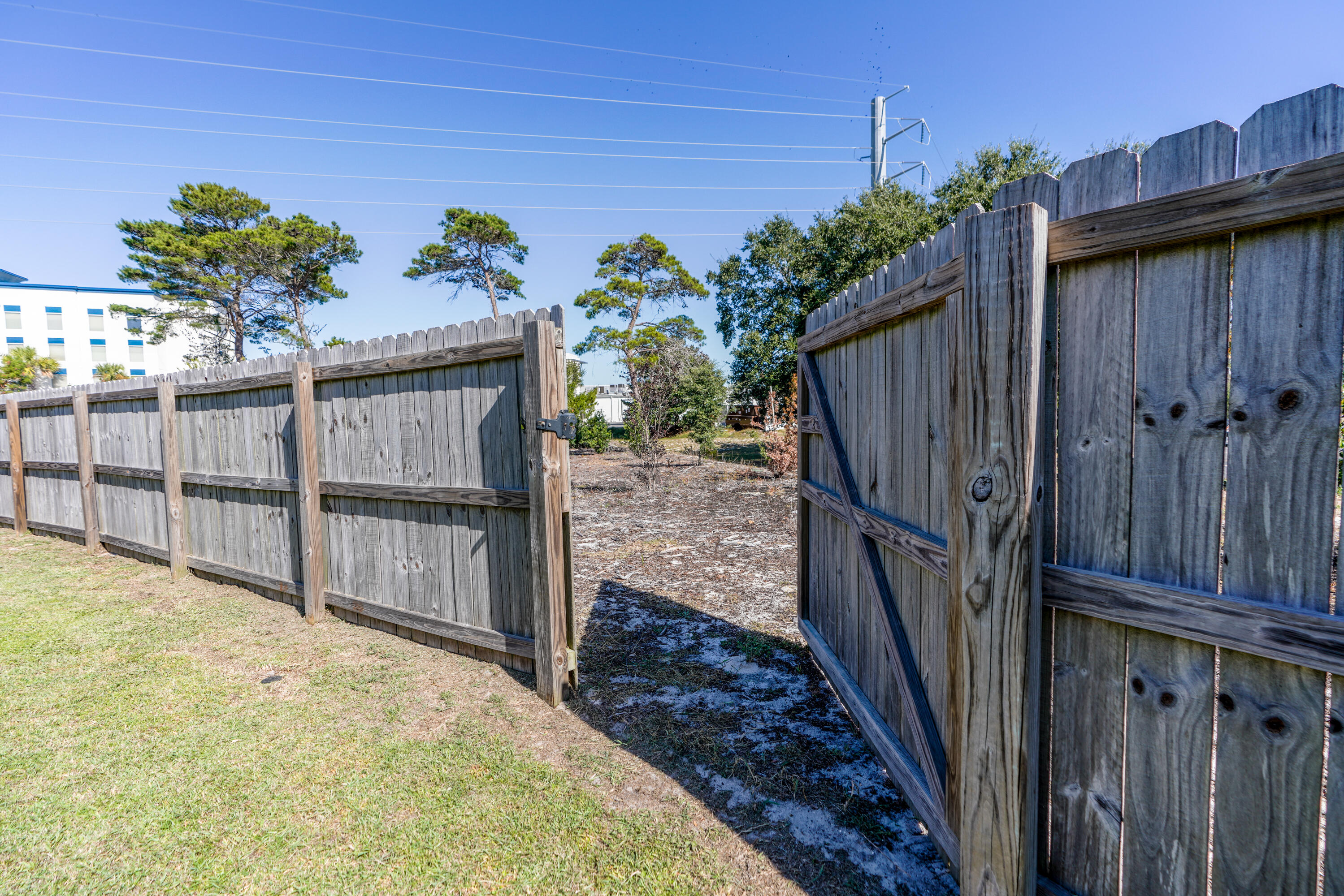 100 LEEWARD Drive