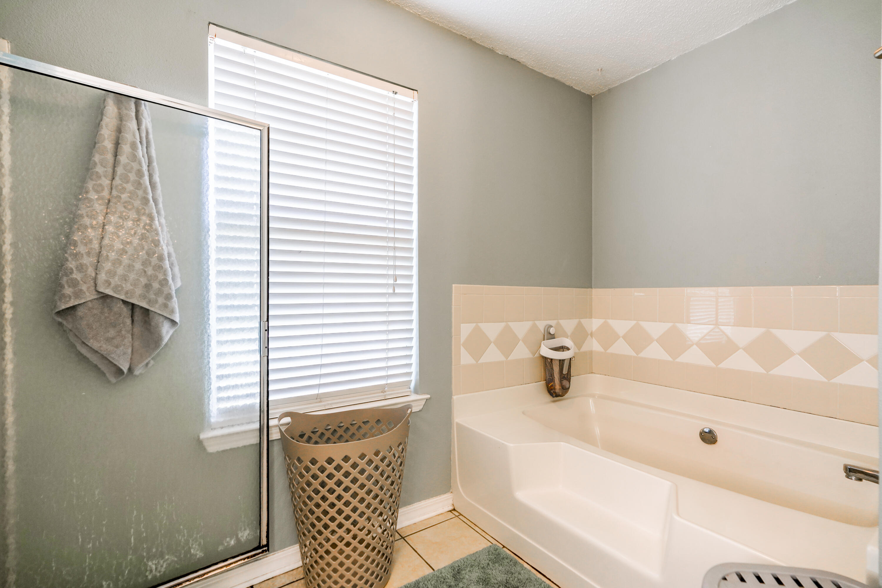 100 LEEWARD Drive