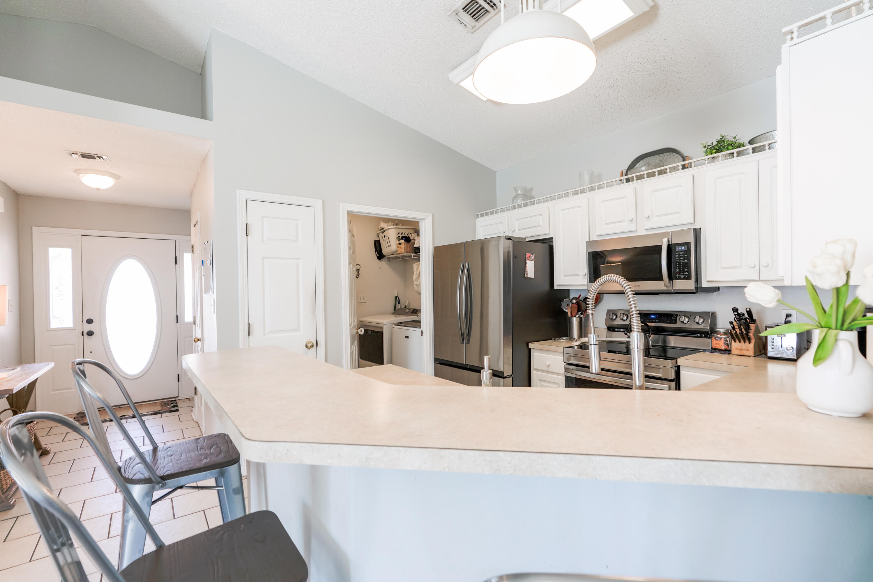 100 LEEWARD Drive