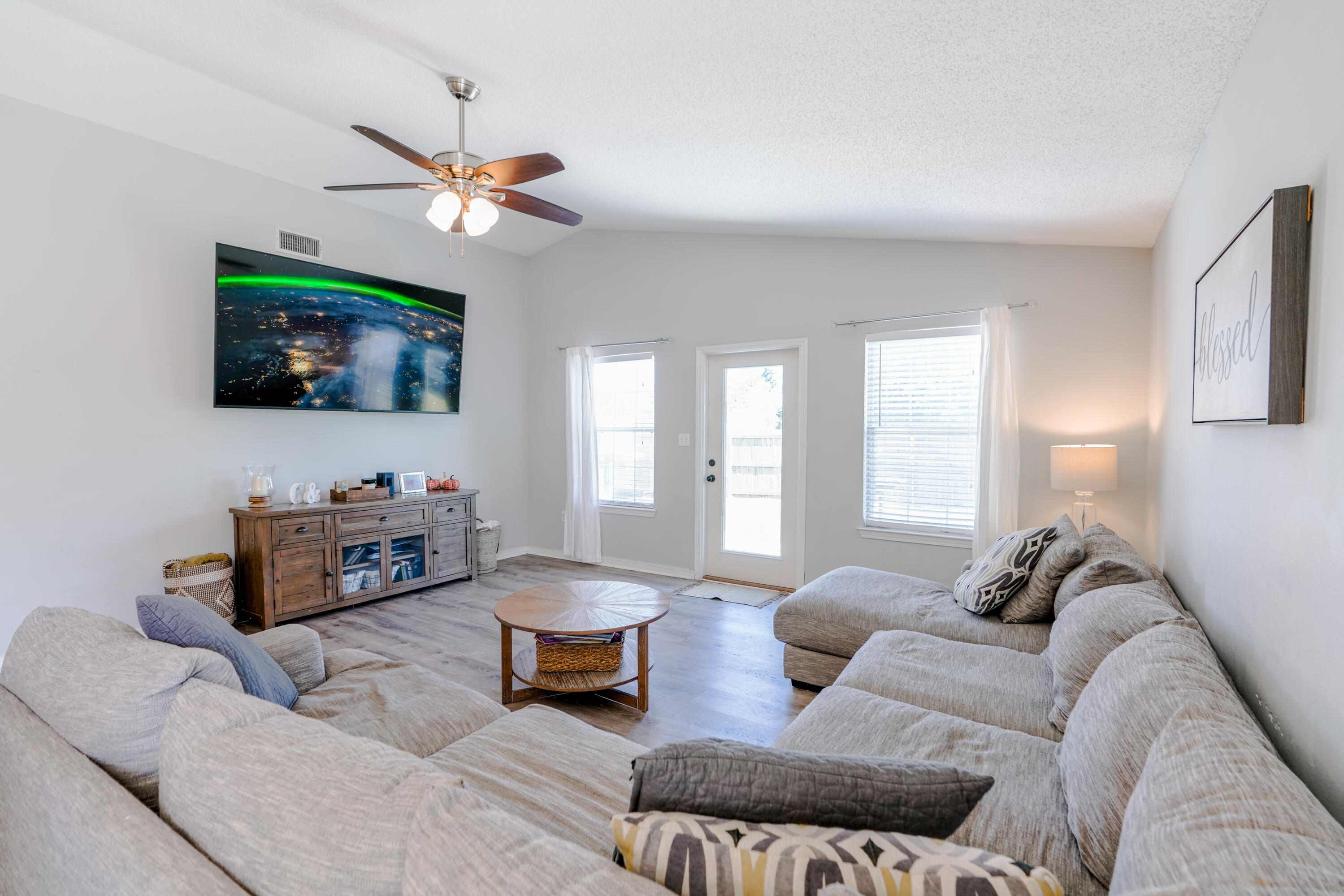 100 LEEWARD Drive