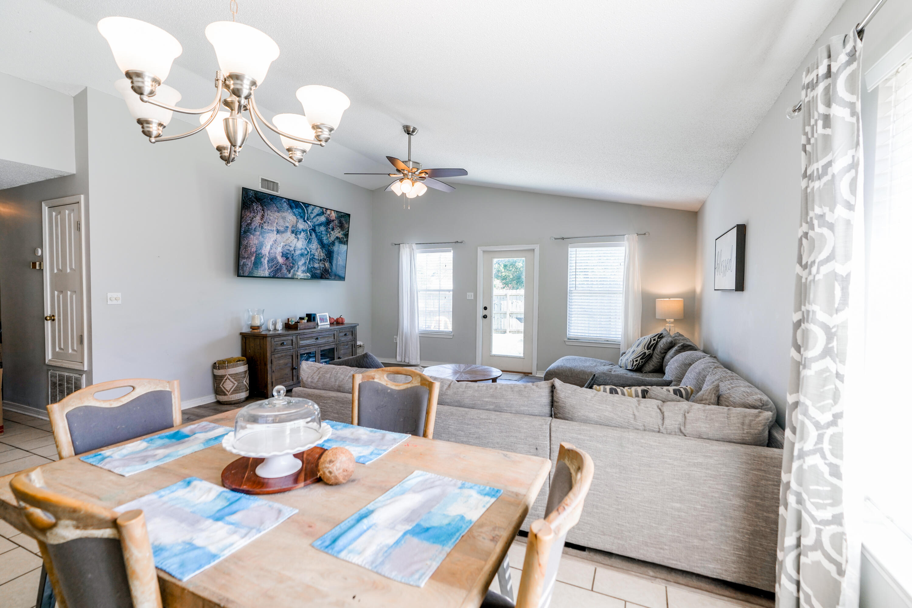 100 LEEWARD Drive