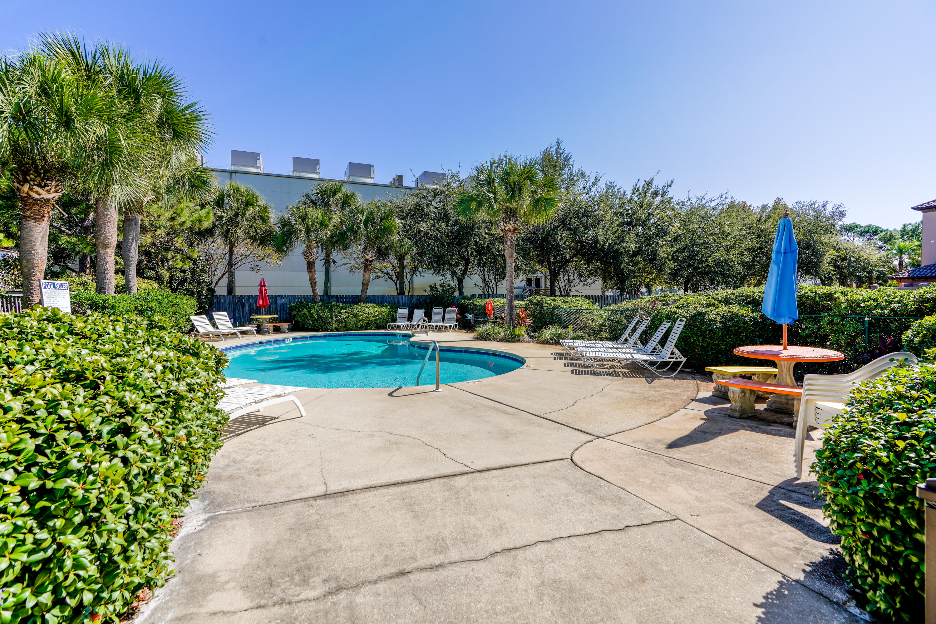 100 LEEWARD Drive