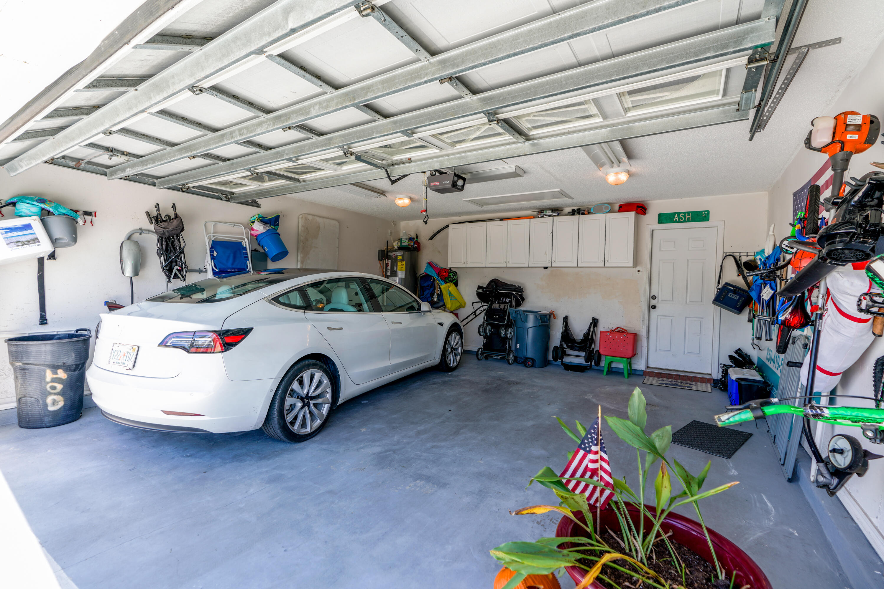 100 LEEWARD Drive