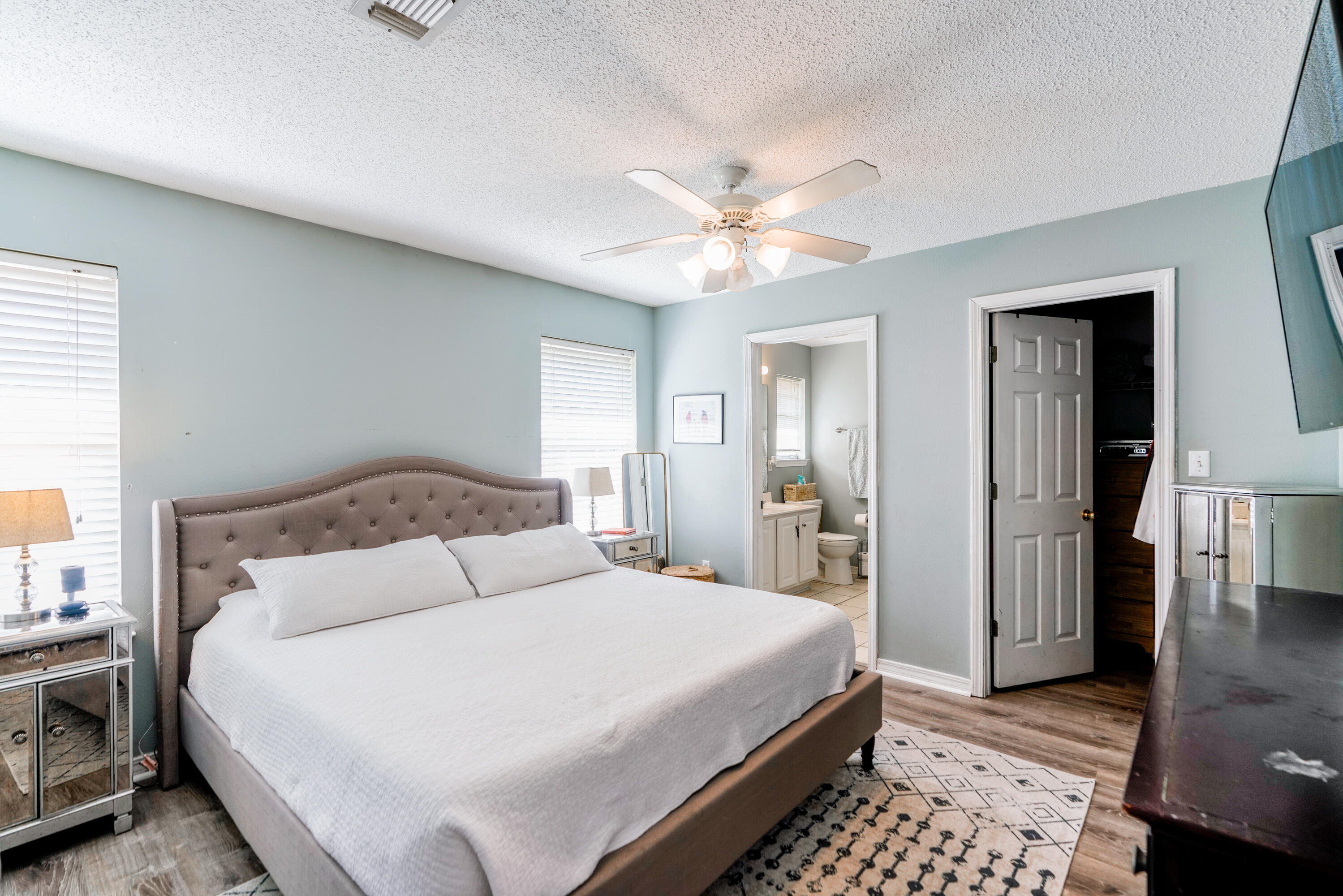 100 LEEWARD Drive