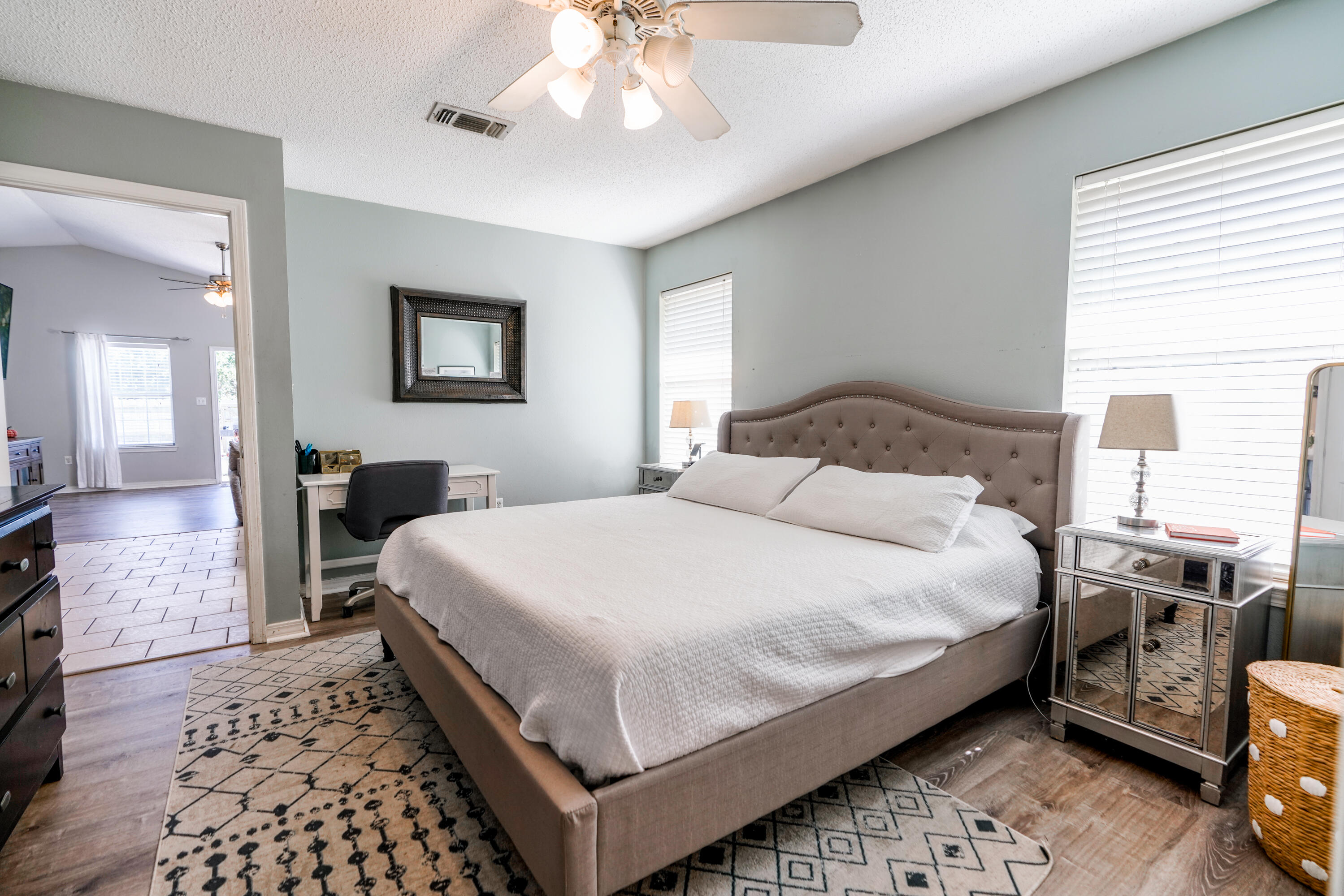 100 LEEWARD Drive