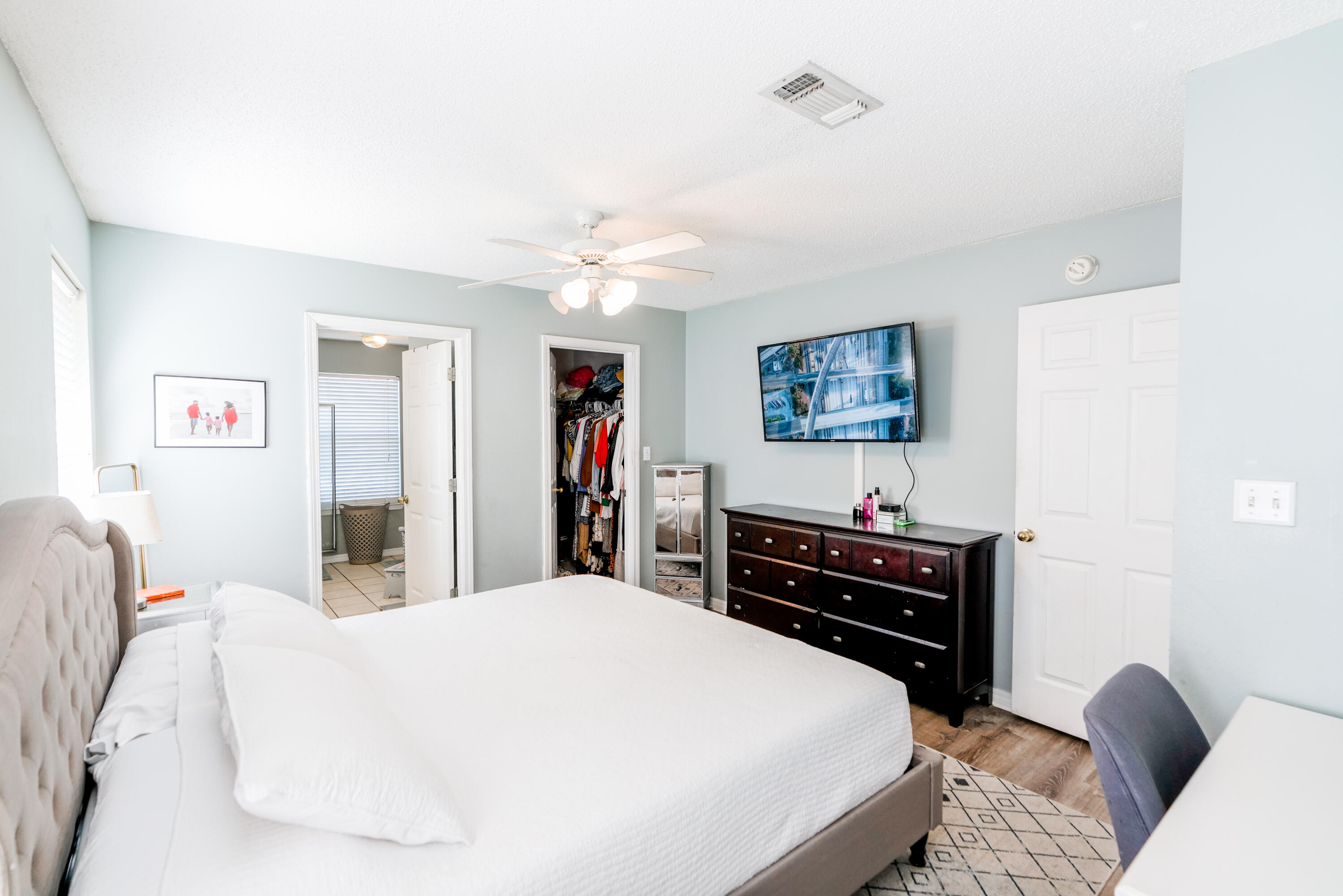 100 LEEWARD Drive