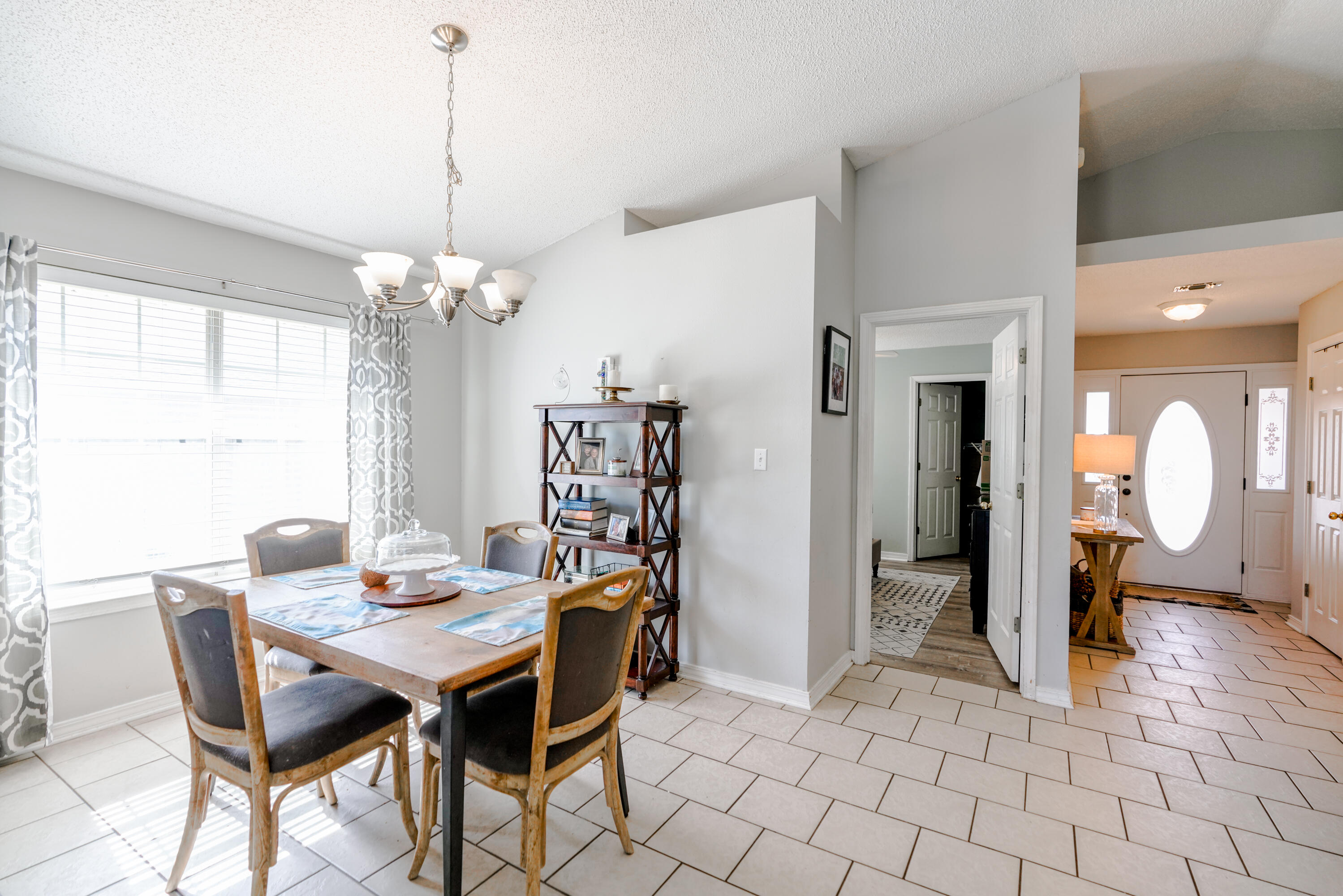 100 LEEWARD Drive