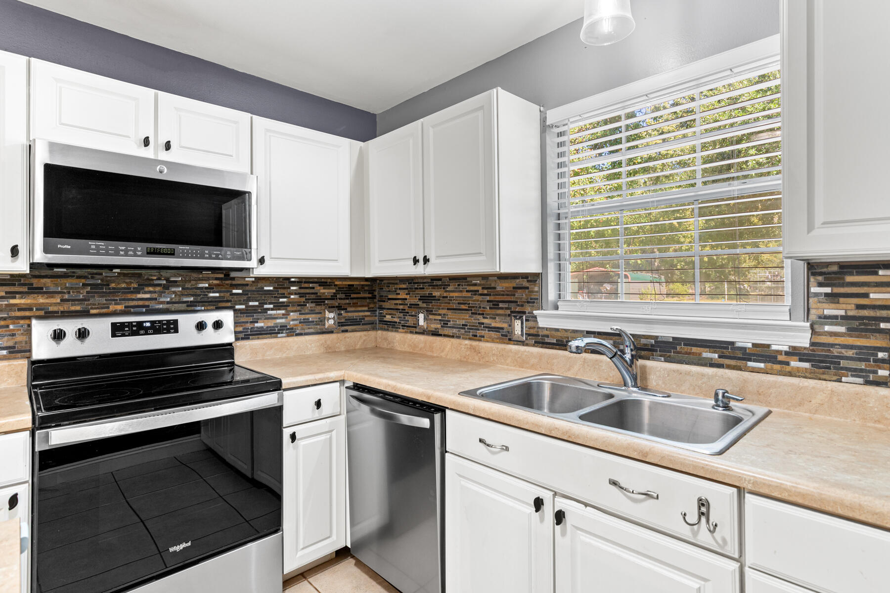 218 Sparkleberry Lane, Freeport