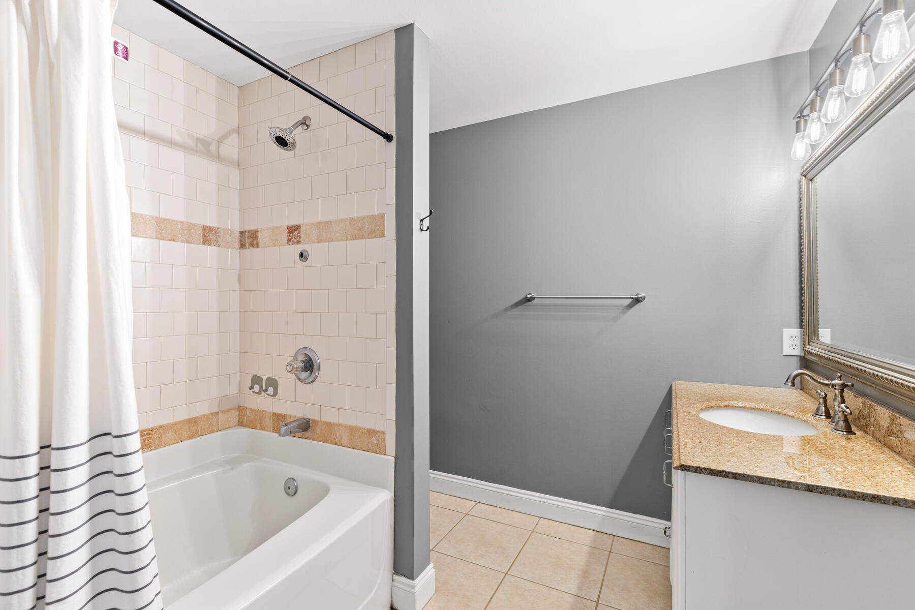 218 Sparkleberry Lane, Freeport