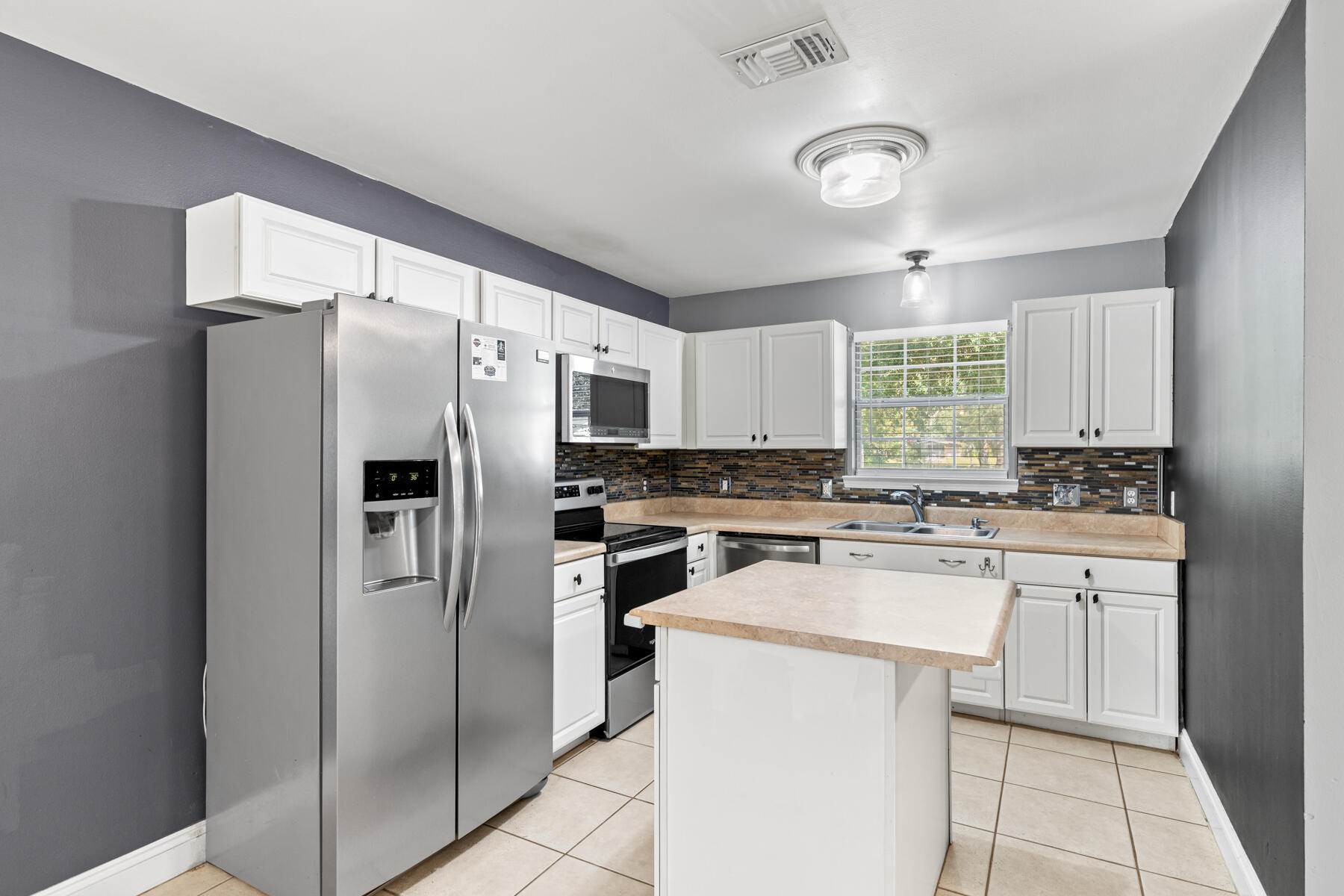 218 Sparkleberry Lane, Freeport