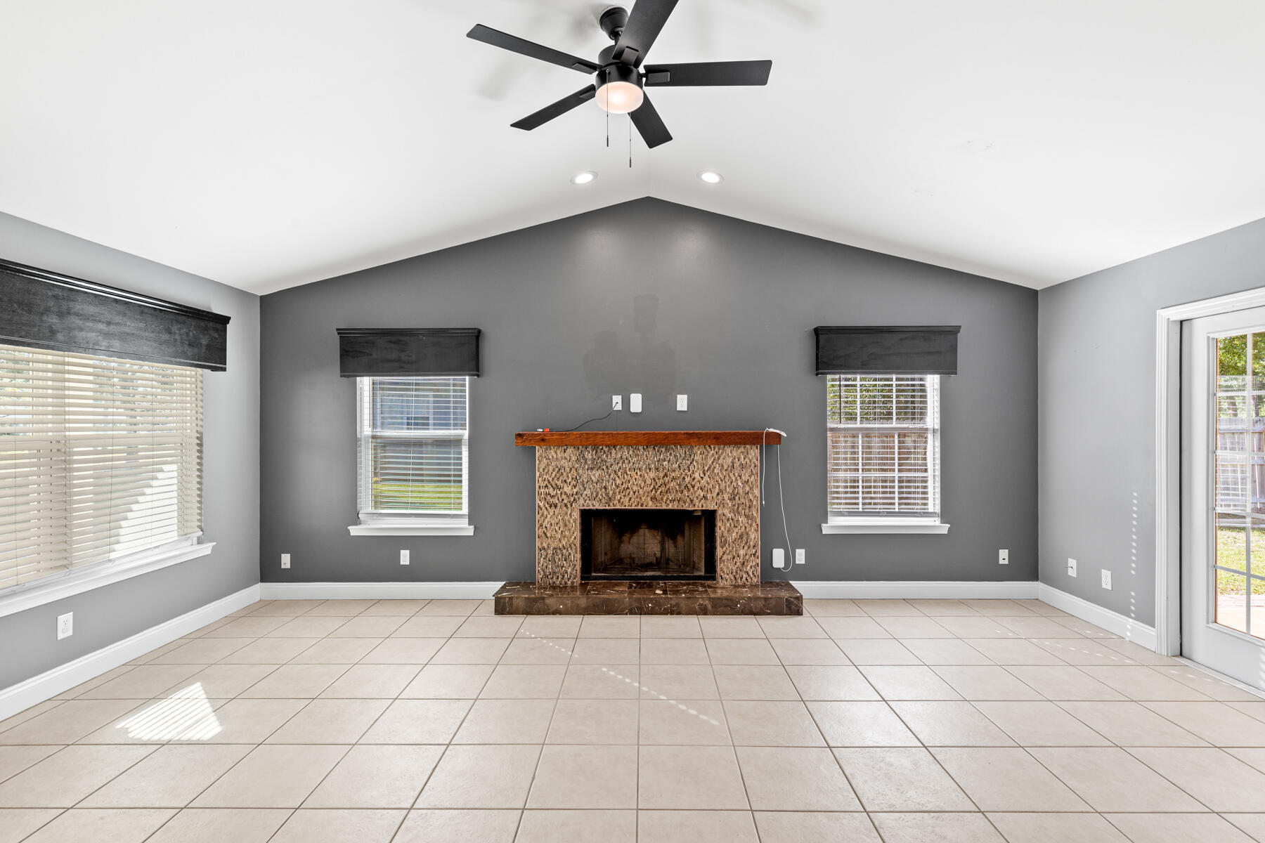 218 Sparkleberry Lane, Freeport