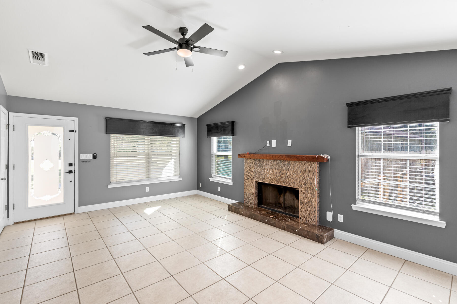 218 Sparkleberry Lane, Freeport