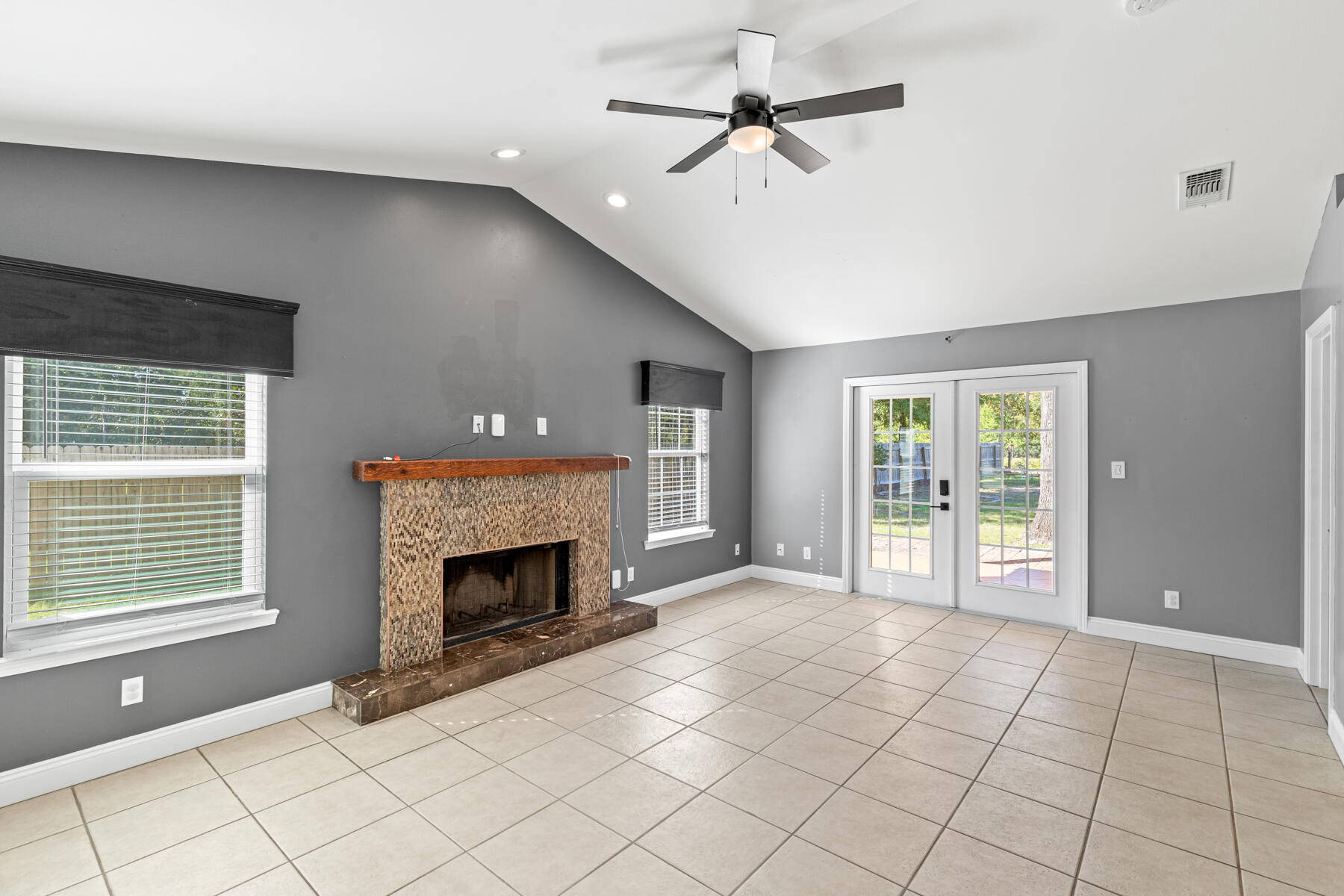 218 Sparkleberry Lane, Freeport