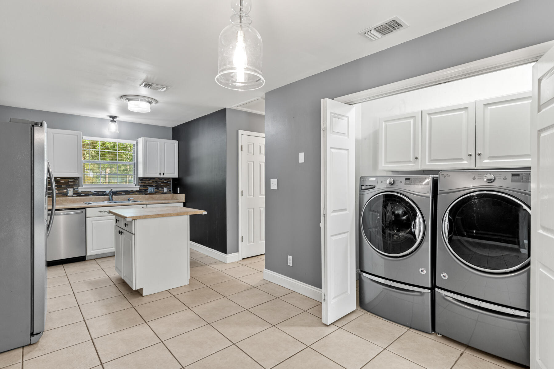 218 Sparkleberry Lane, Freeport