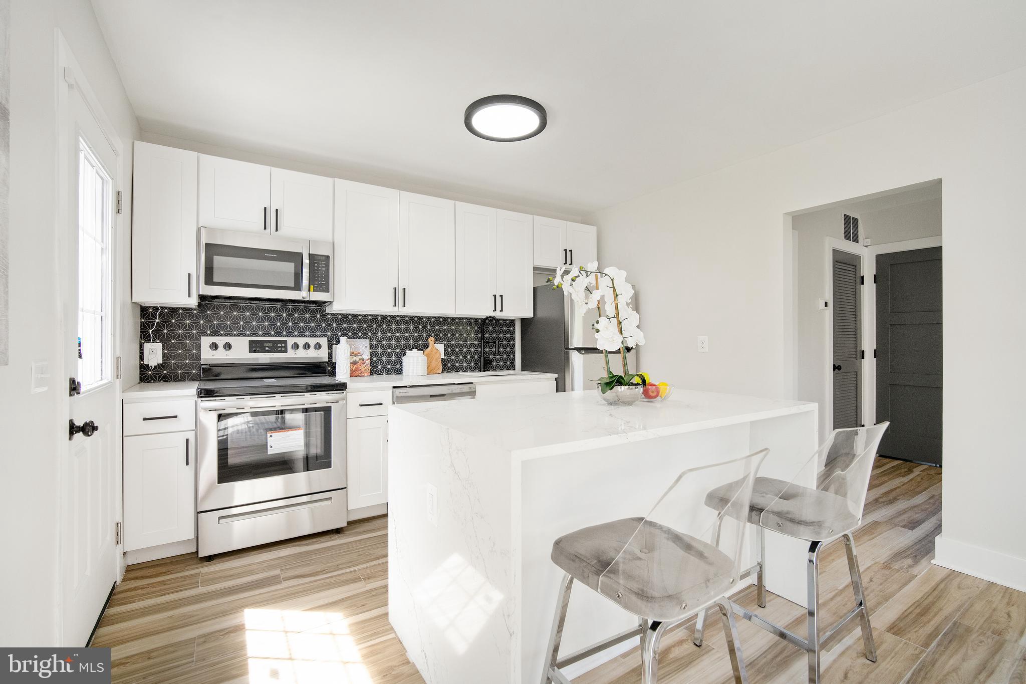 825 Kennedy STREET NE