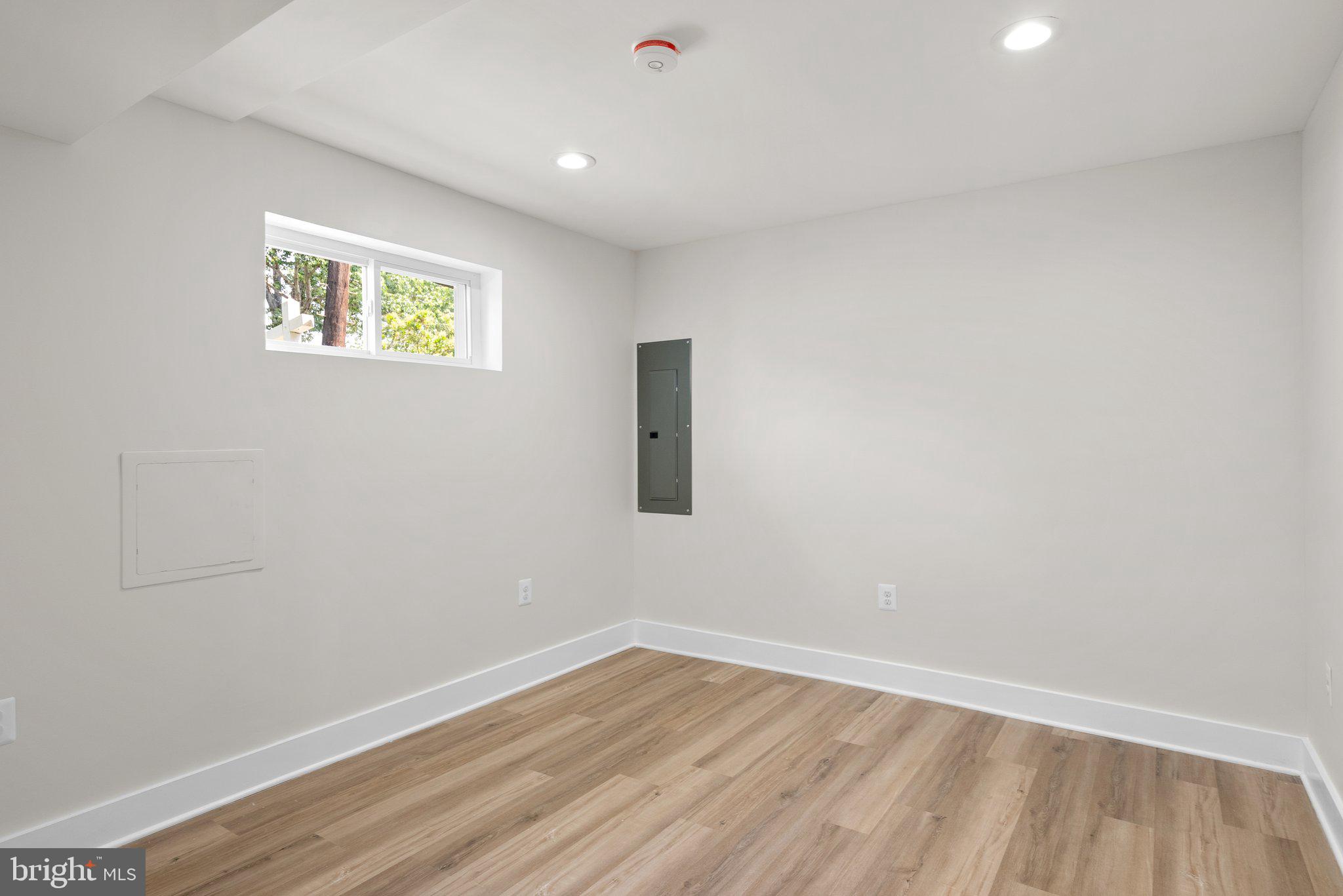 5327 Blaine STREET NE