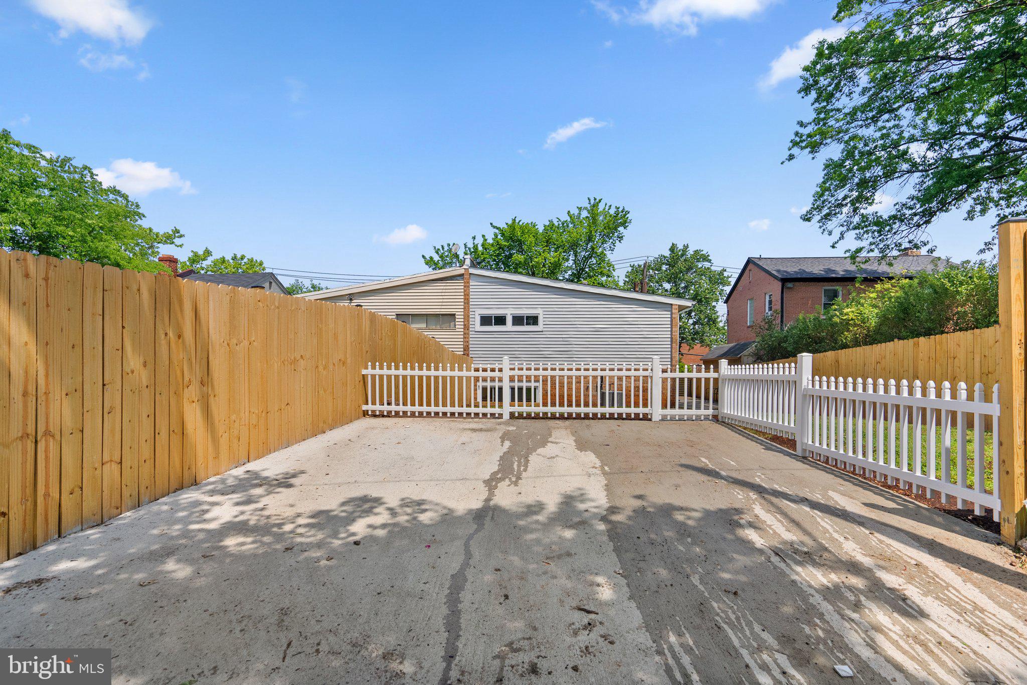 5327 Blaine STREET NE