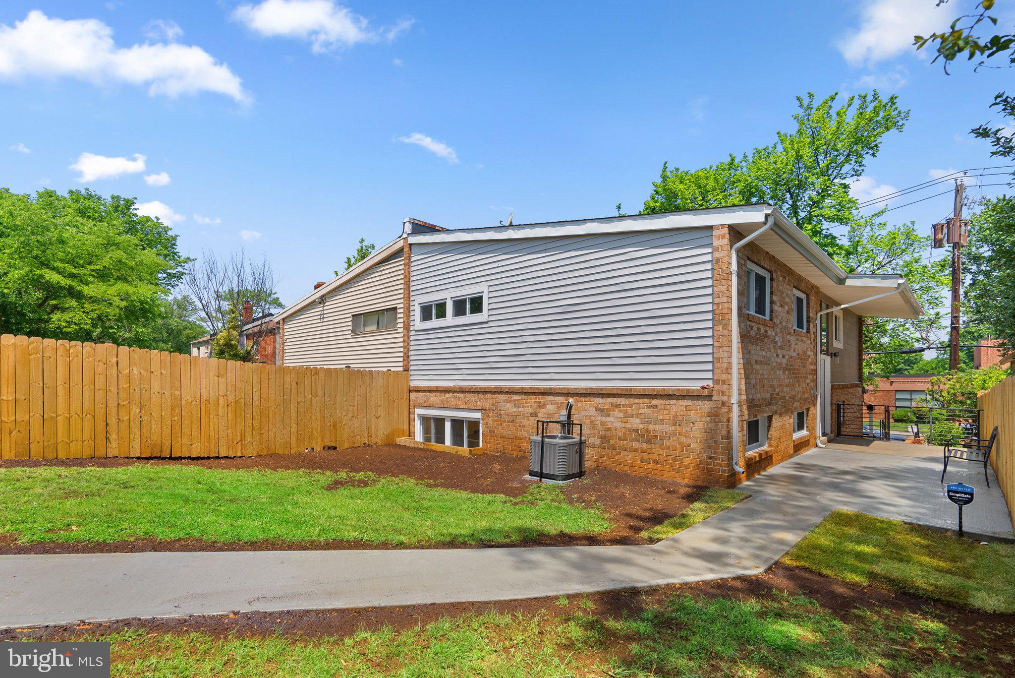 5327 Blaine STREET NE