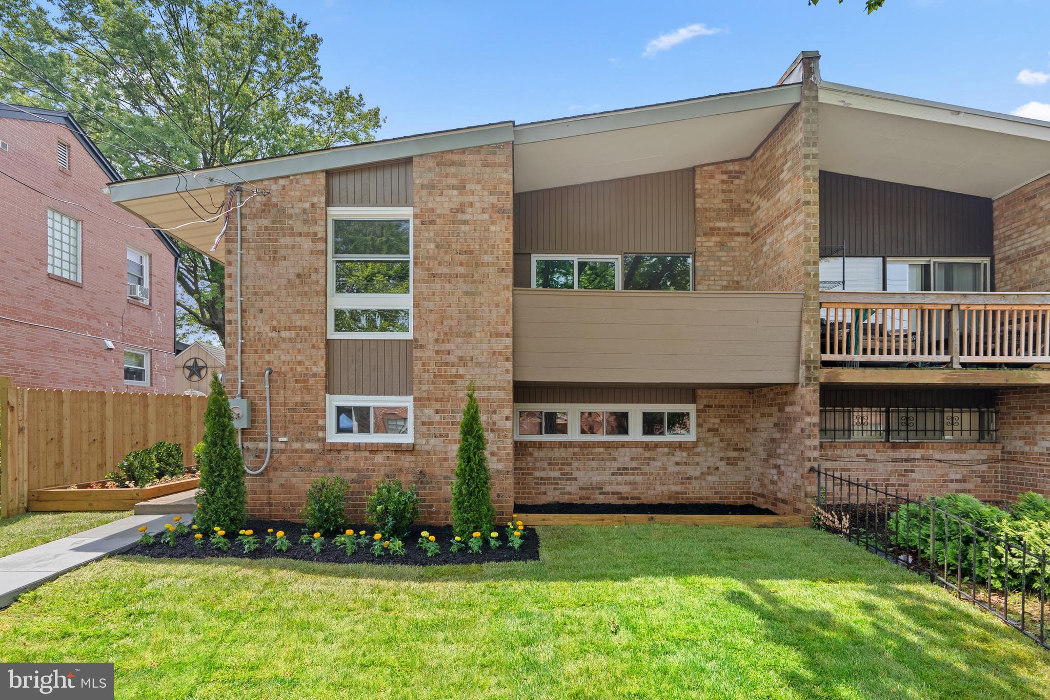 5327 Blaine STREET NE