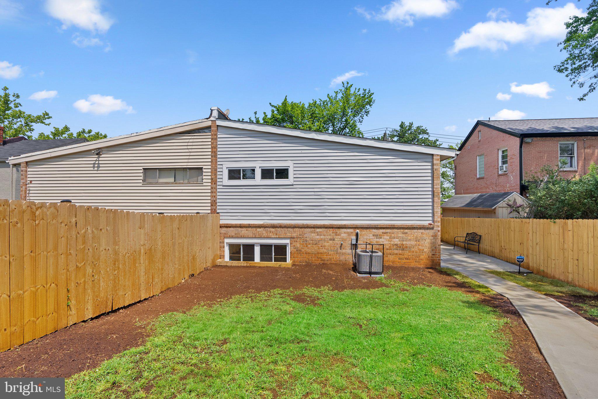 5327 Blaine STREET NE