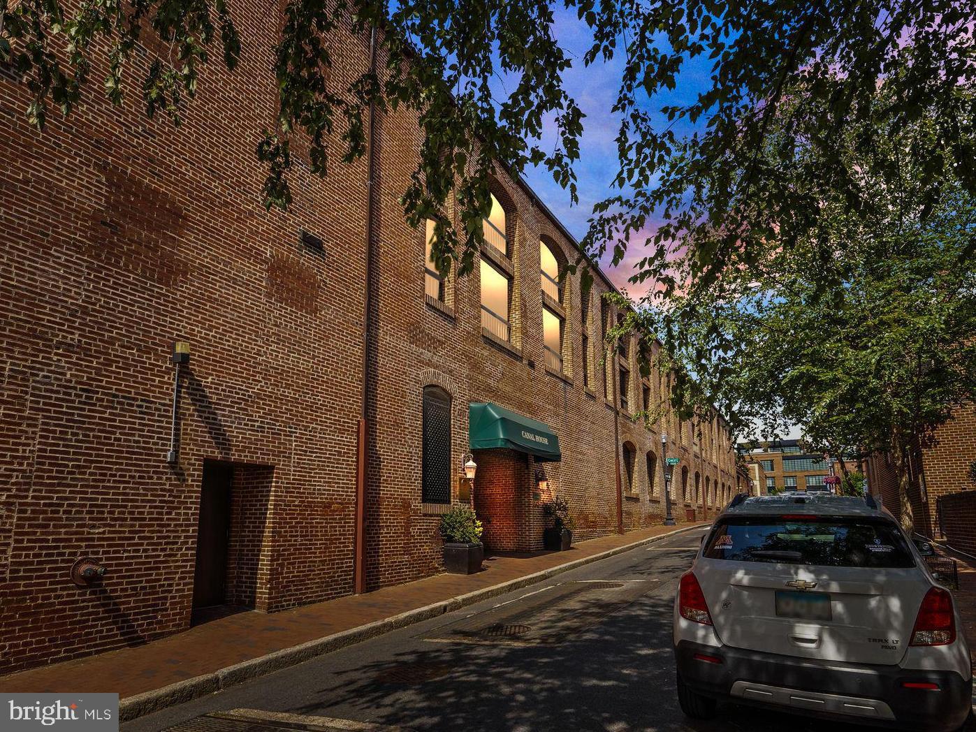 3225 Grace St NW #109