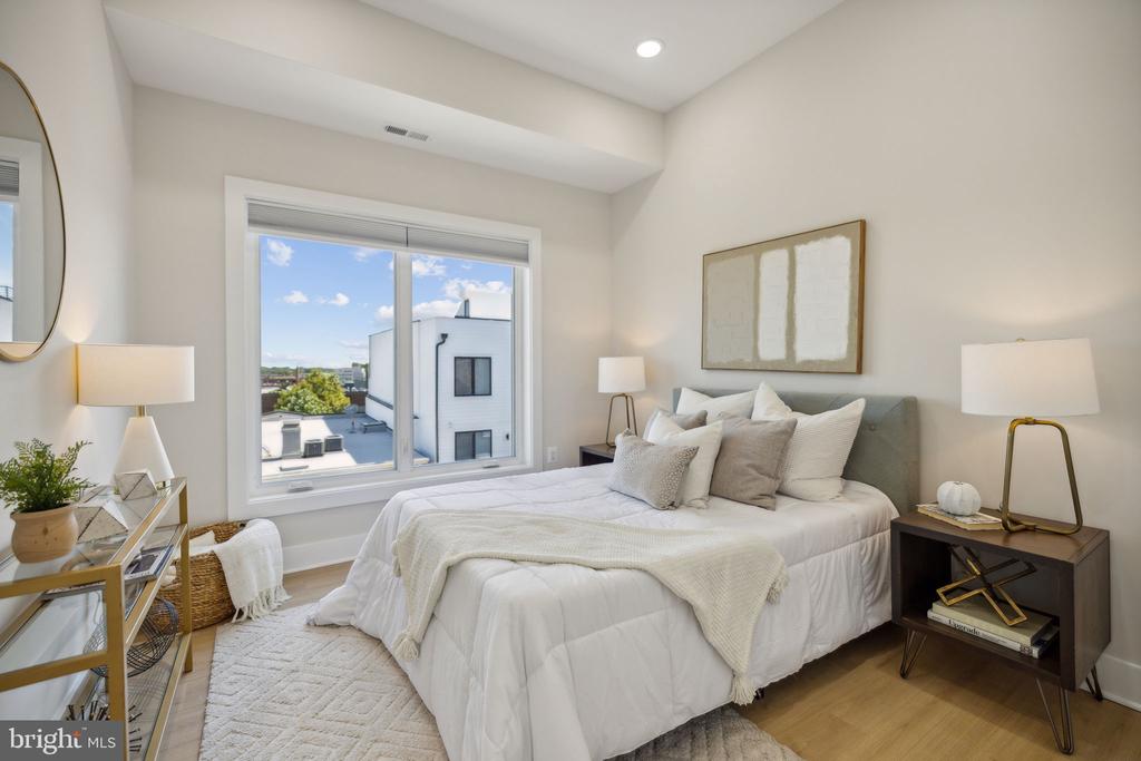 1210 Queen St NE #2