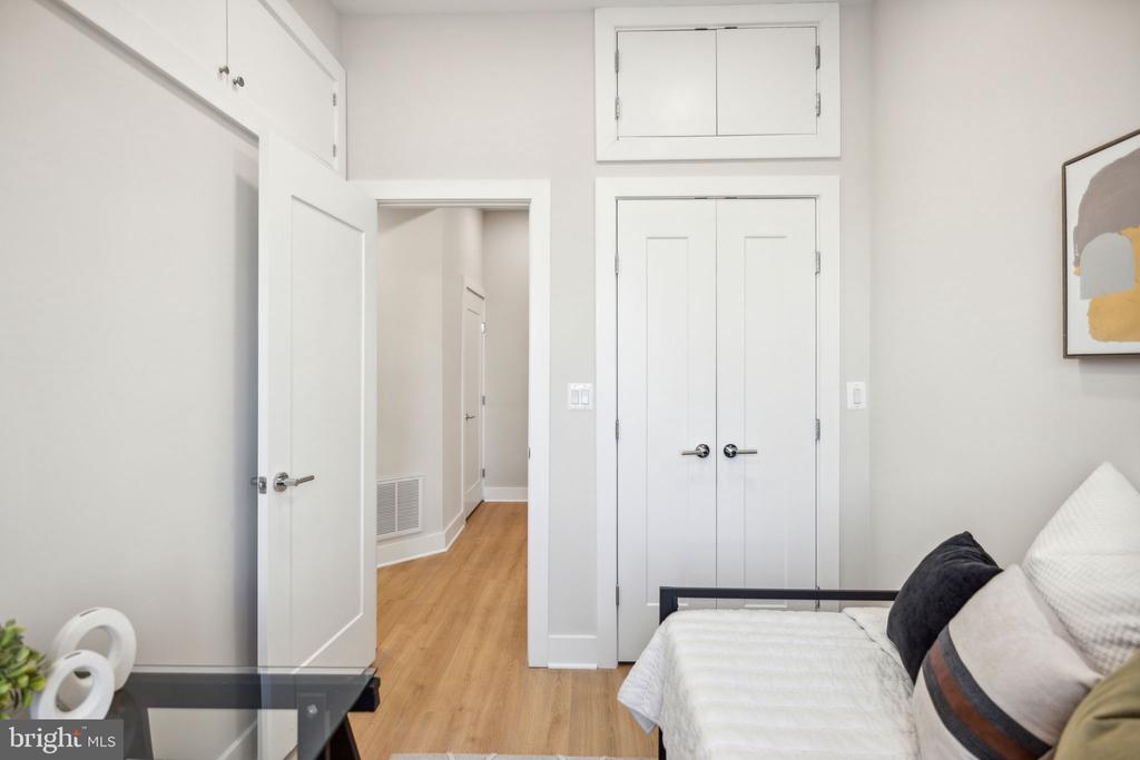 1210 Queen St NE #2