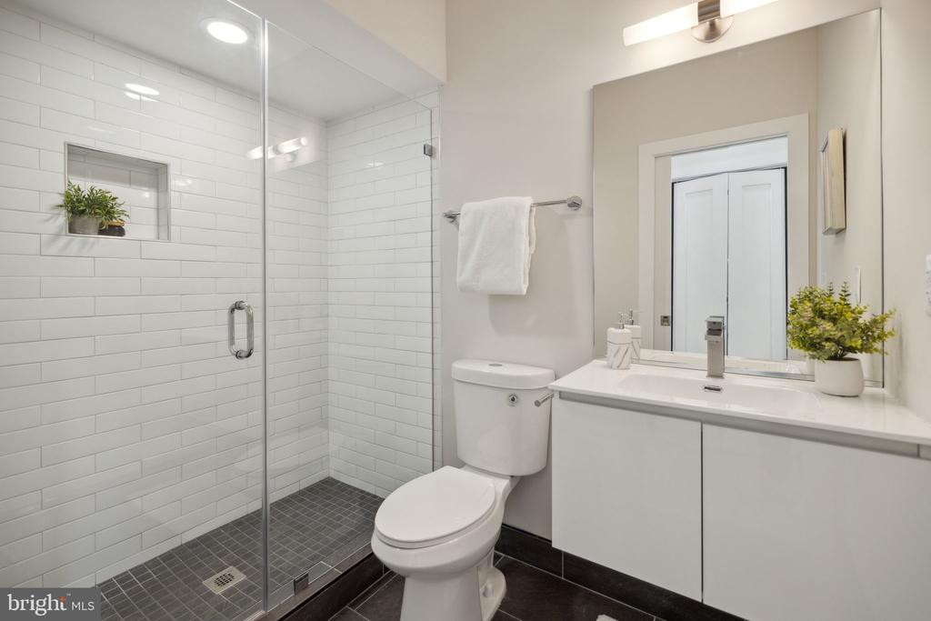 1210 Queen St NE #2